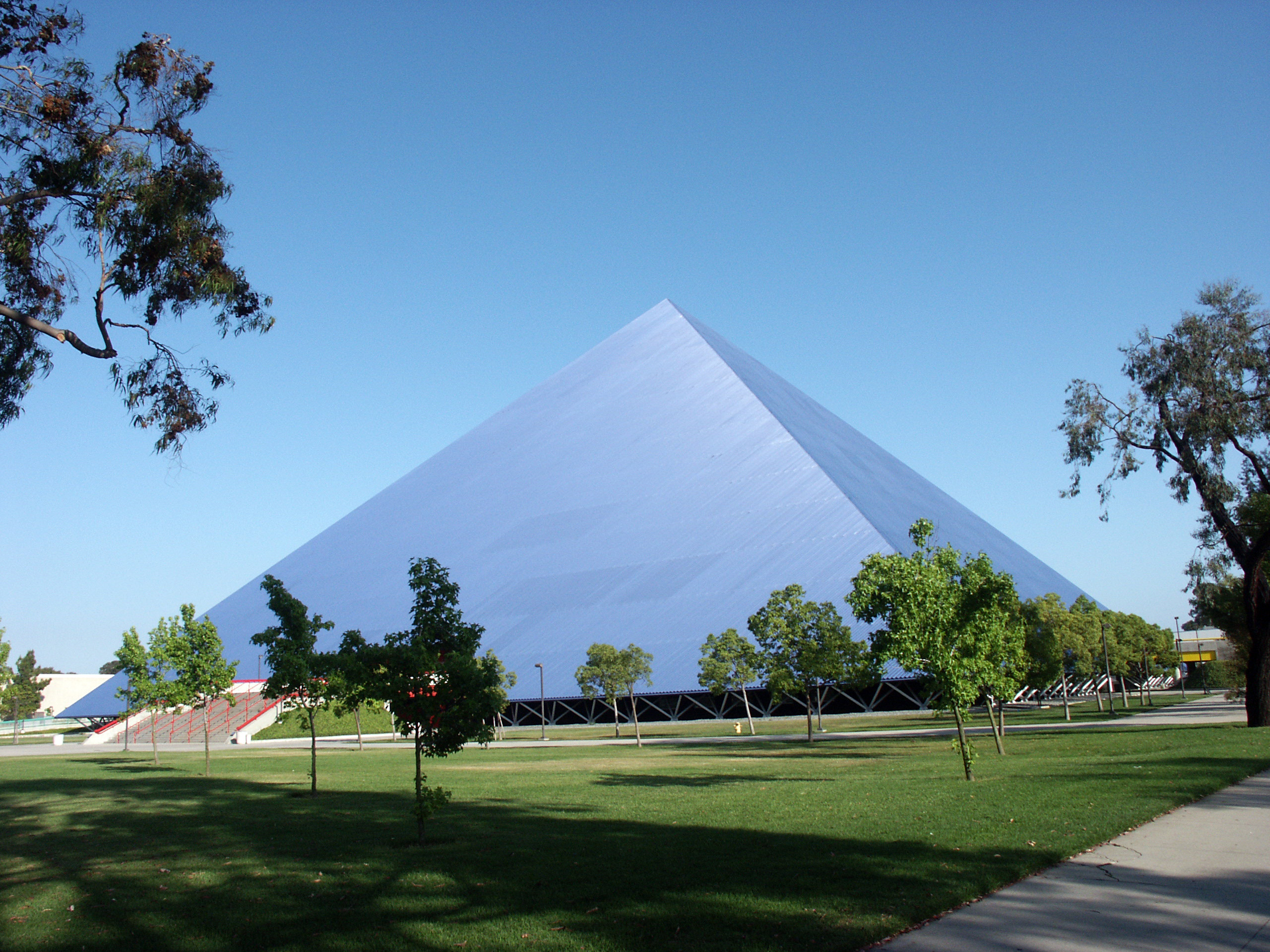Walter Pyramid, Long Beach State University