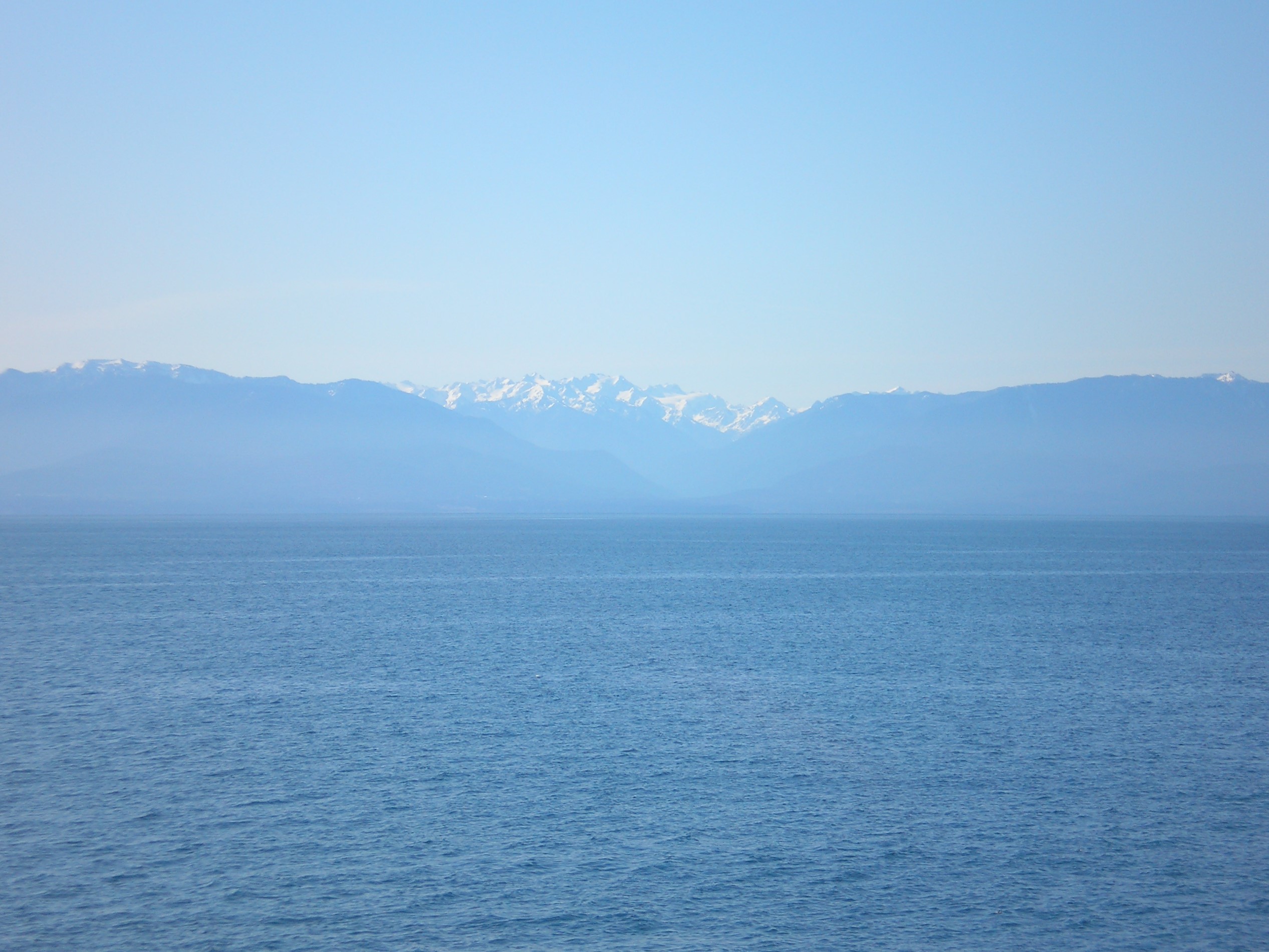 The Strait of Juan de Fuca with the Olympic Peninsula in the background, Washington, US