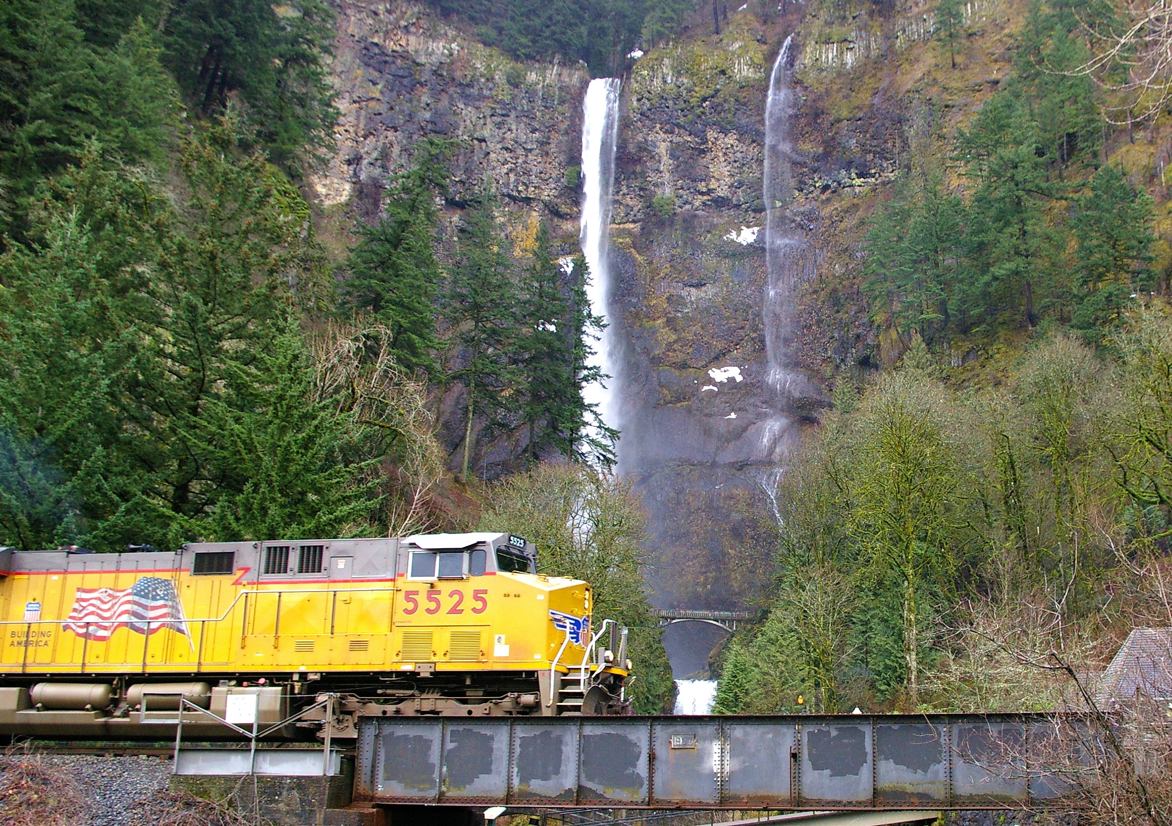 UP 5525 heading towards Portland, OR in the Columbia River Gorge at Multnomah Falls. I'm sure similar shots to this one have been on the UP calendar in years past.