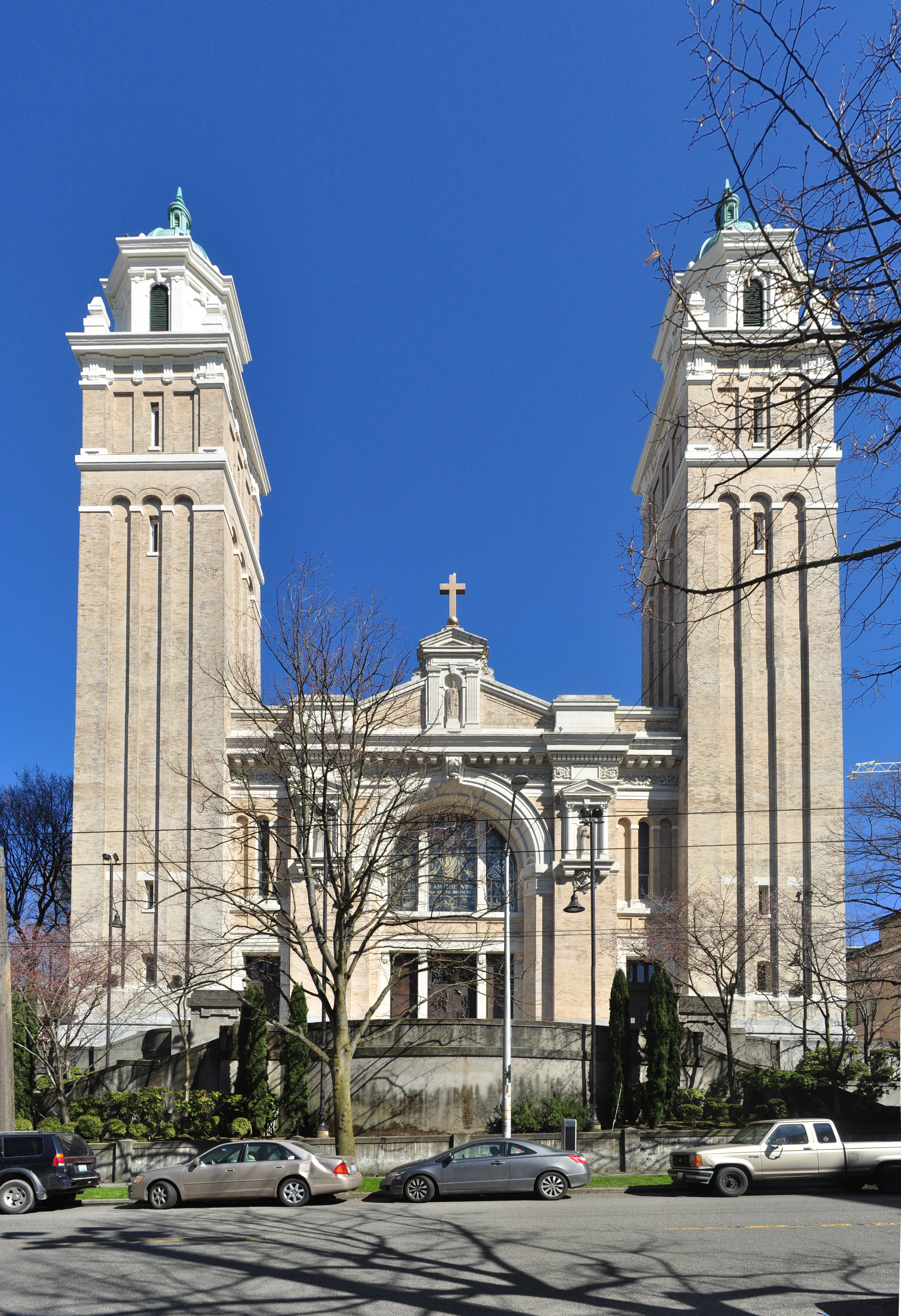 St. James Roman Catholic Cathedral, First Hill, Seattle, Washington, U.S., seen from the across 9th Avenue. This is a panoramic image, created from three photographs (vertically). Five further photographs were introduced to create File:Seattle - Saint James Cathedral pano 02.jpg.