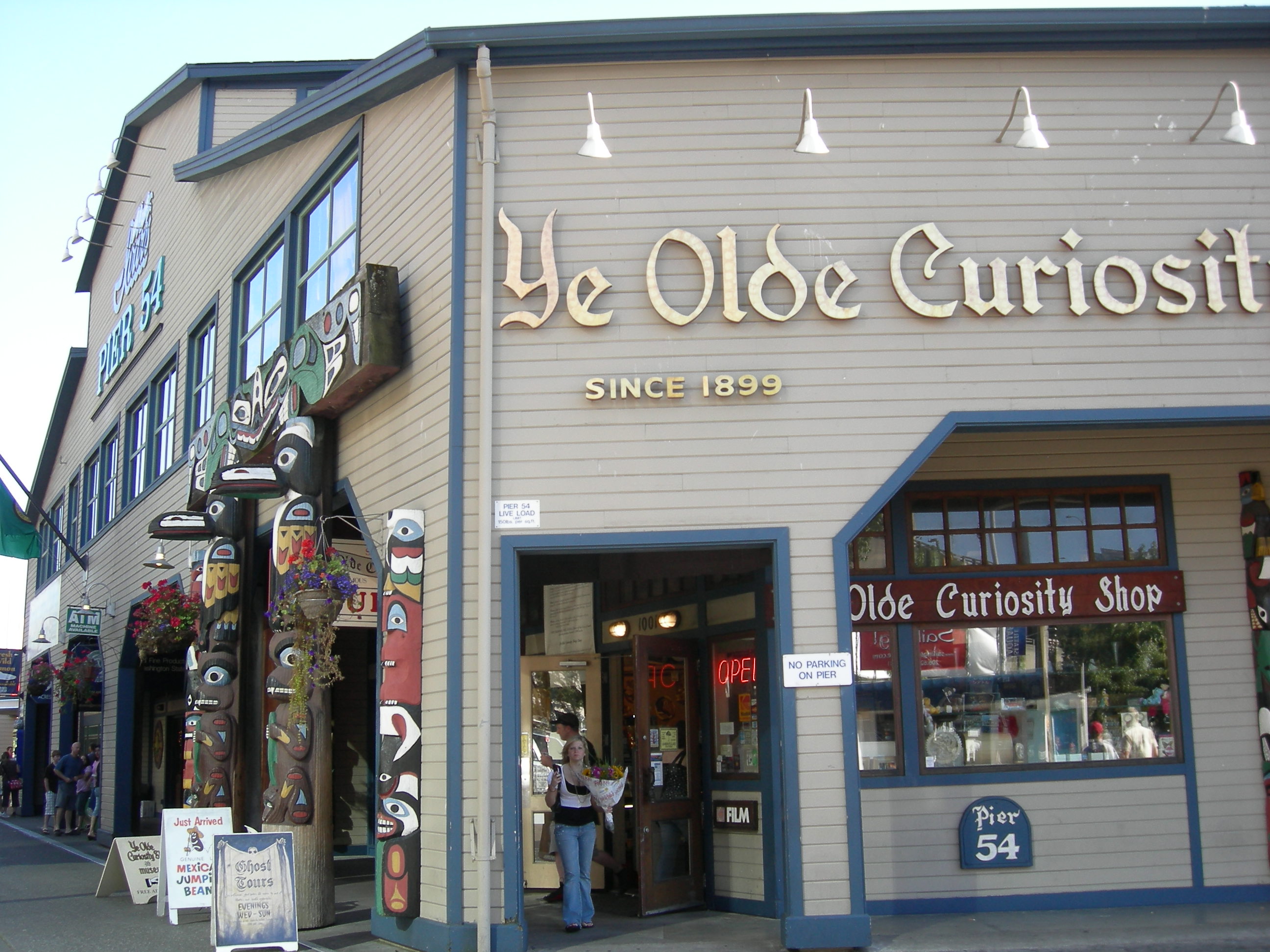 Ye Olde Curiosity Shop, Pier 54, Seattle, Washington.