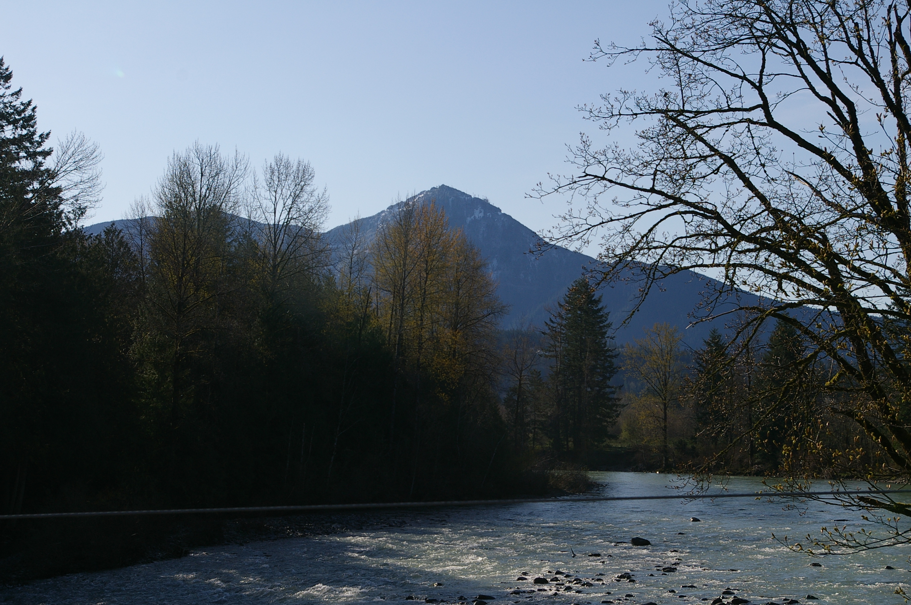 The middle fork of the Snoqualmie river with Mount Washington in the background.  The photo was taken from the SE Mt Si Road bridge.  (CC) 2007 Konrad Roeder