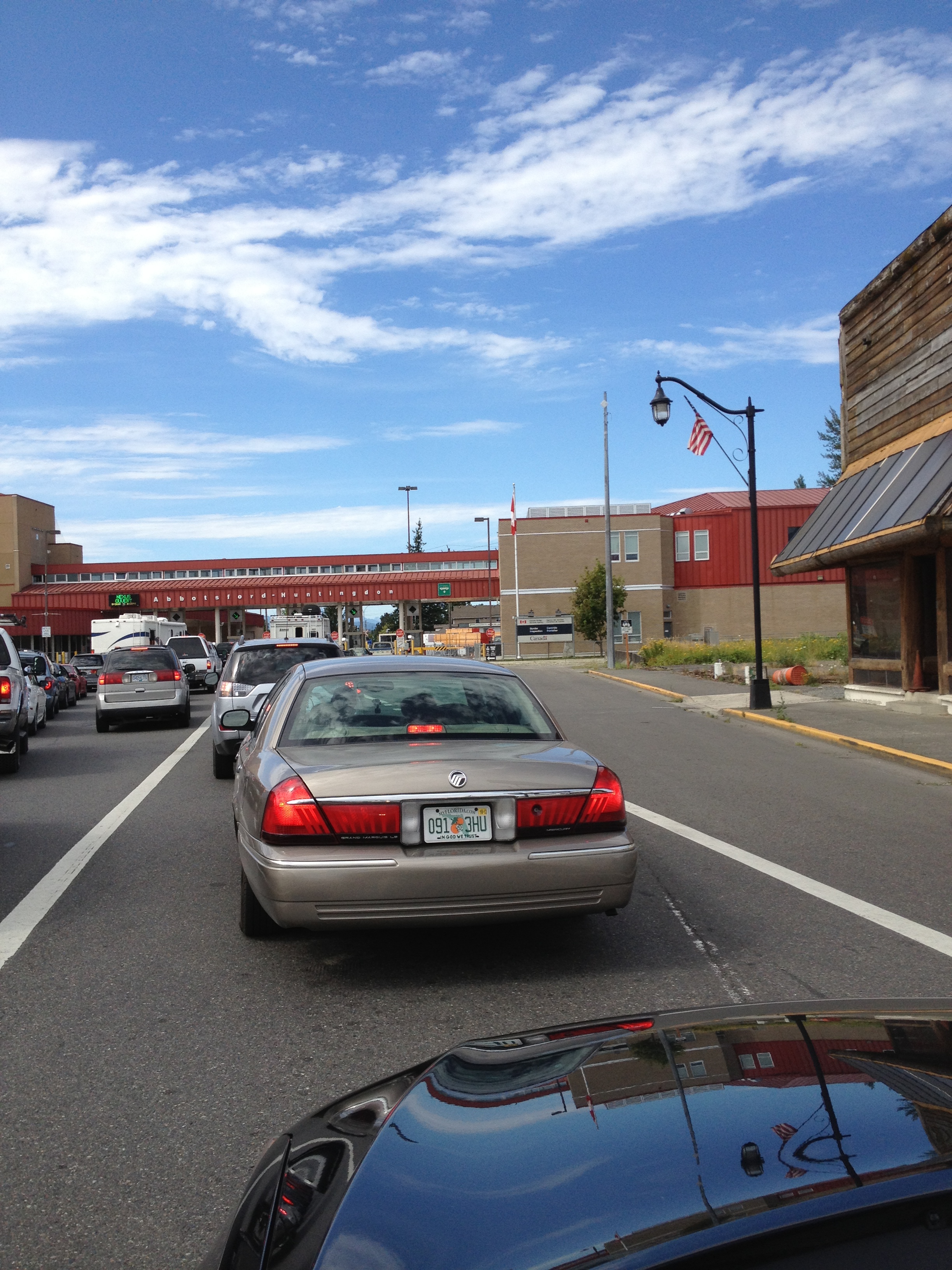 Border crossing at Sumas, Washington, looking north from the American side