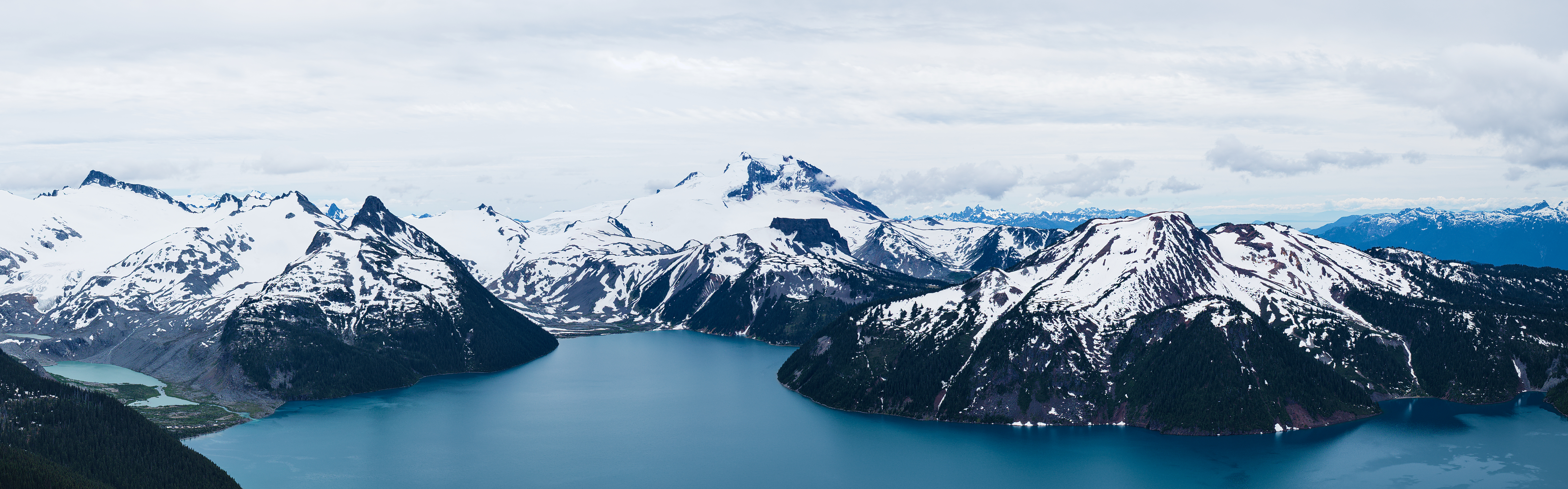 Panoramic view of Garibaldi Lake from Panorama Ridge (Garibaldi Provincial Park, BC)