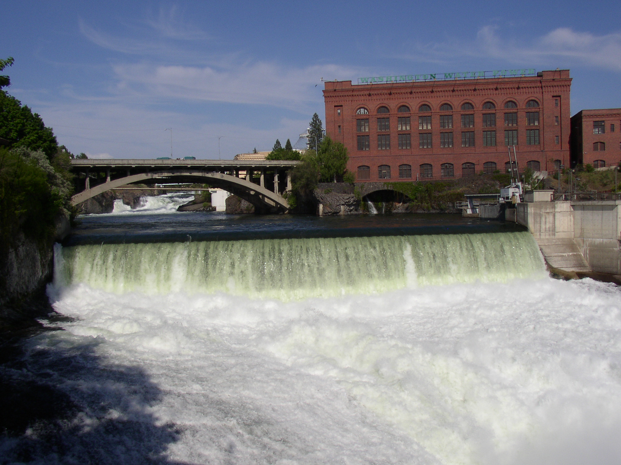 Monroe Street Dam on Spokane Falls of the Spokane River in the city of Spokane, Washington. Photo taken in May 2007 by uploader specifically for use on Wikipedia. All rights released. Williamborg 04:08, 13 May 2007 (UTC)
