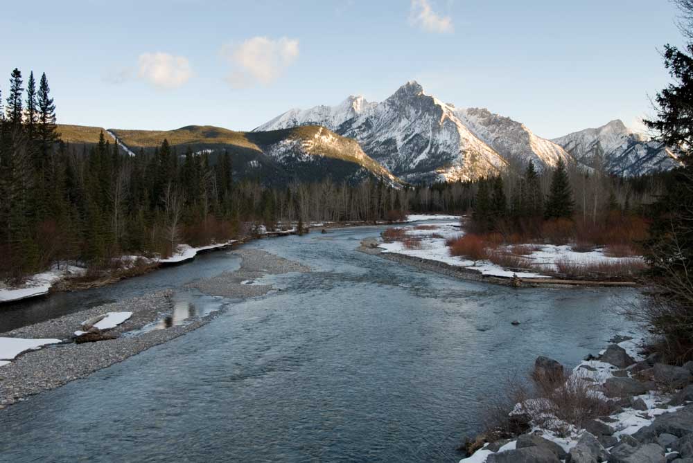 The Kananaskis River looking north toward Mt. Lorette from the Highway 40 turnoff to Kananaskis Village. Photo by Chuck Szmurlo taken March 22, 2007 with a Nikon D200 and a Nikon 12-24 f4 lens.