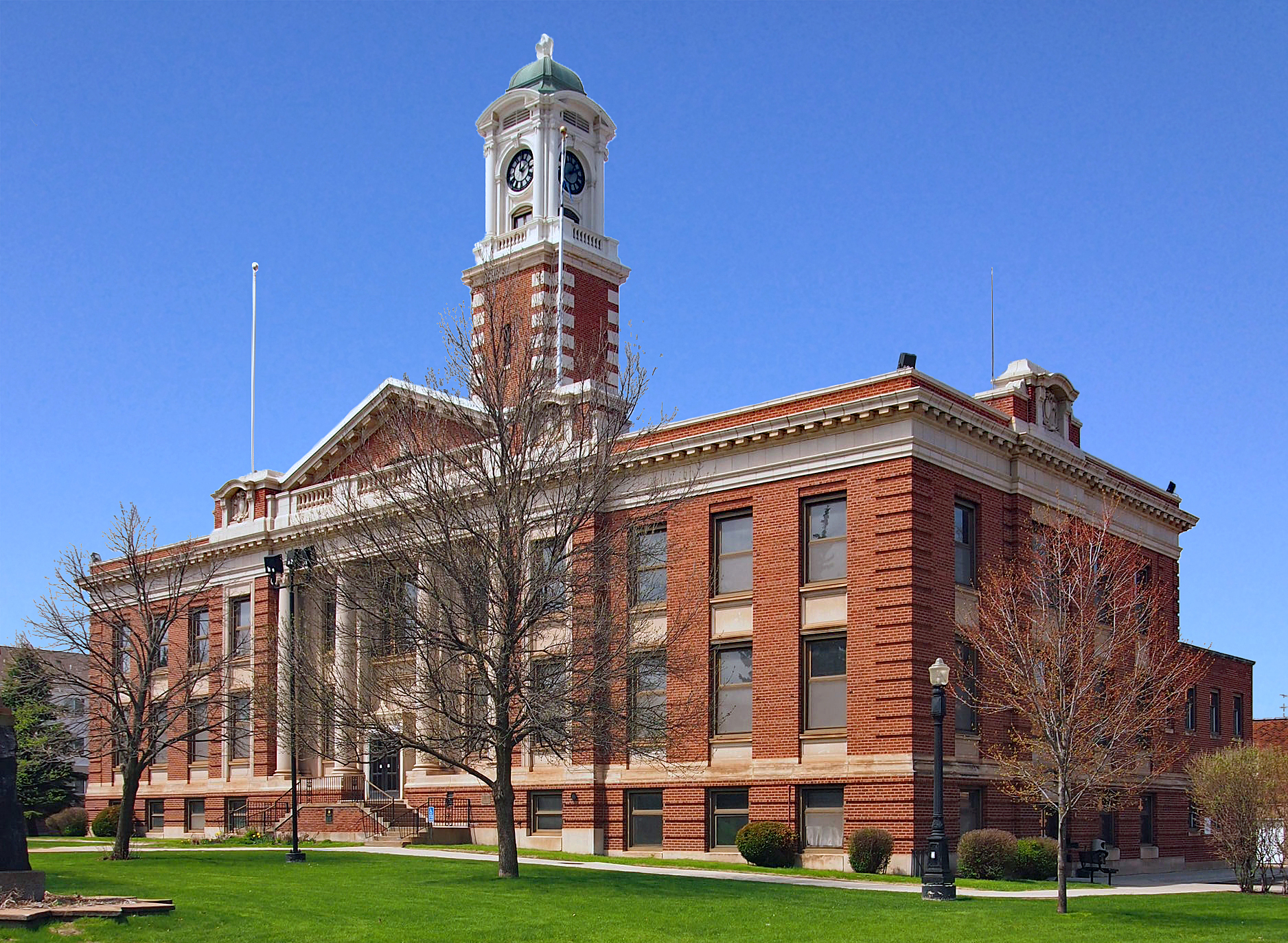 Hibbing City Hall, Hibbing, Minnesota, USA. Viewed from the southeast.
This is an image of a place or building that is listed on the National Register of Historic Places in the United States of America. Its reference number is 81000683 (Wikidata).