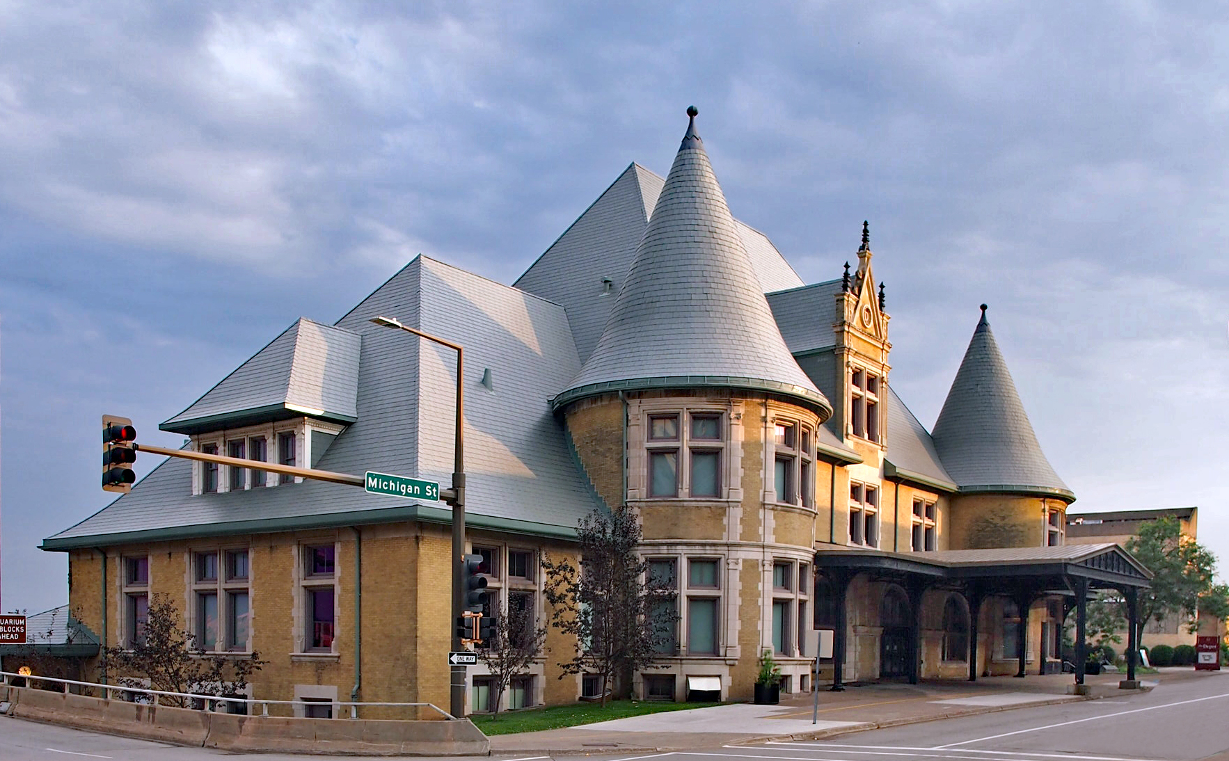 Duluth Depot, 506 W Michigan Ave, Duluth, Minnesota, USA. Viewed from the north.
This is an image of a place or building that is listed on the National Register of Historic Places in the United States of America. Its reference number is 71001028 (Wikidata).