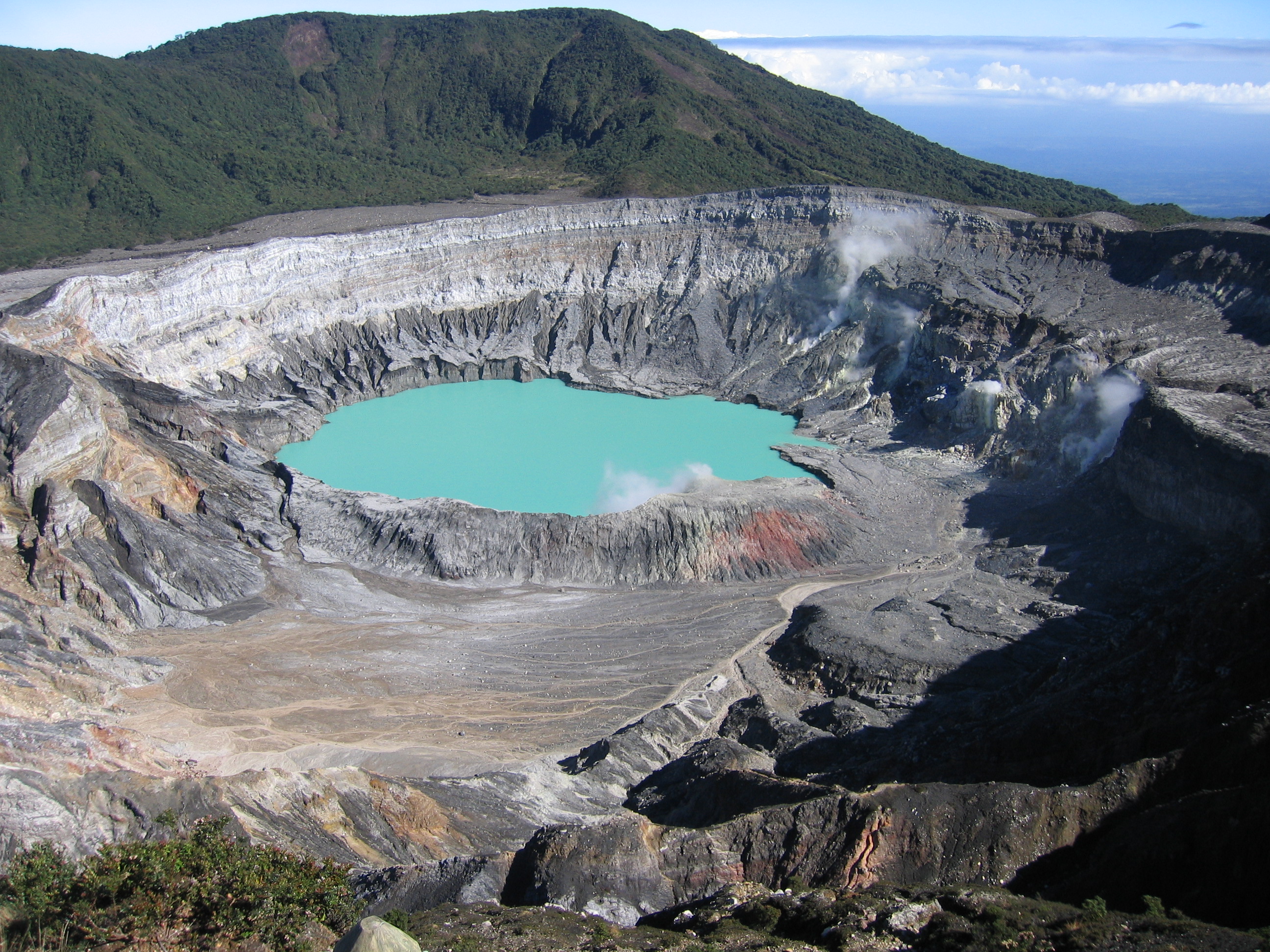The crater of the volcano Poás in Costa Rica