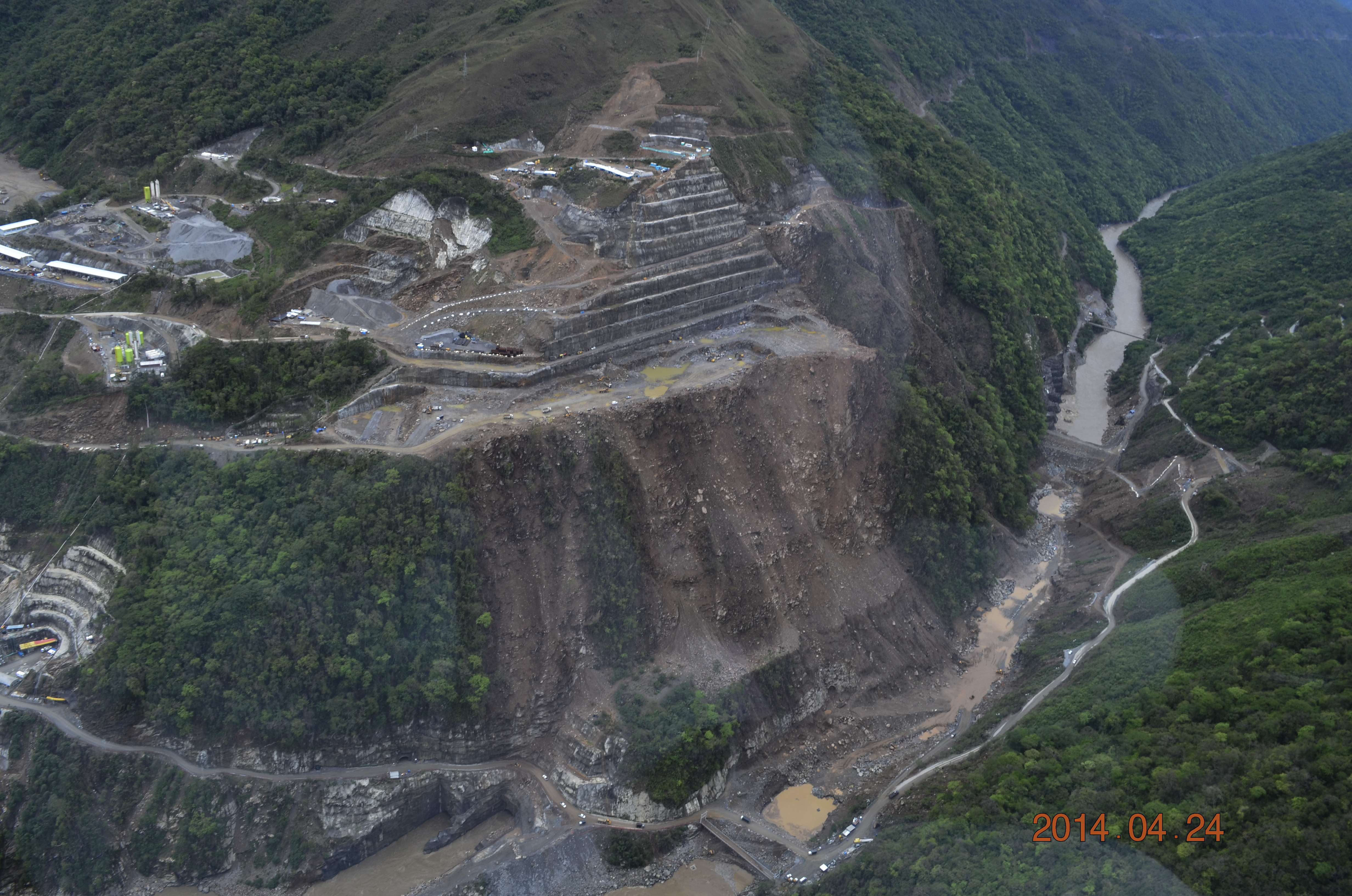 Fotografía aerea del proceso de construcción de la Central Hidroeléctrica Ituango