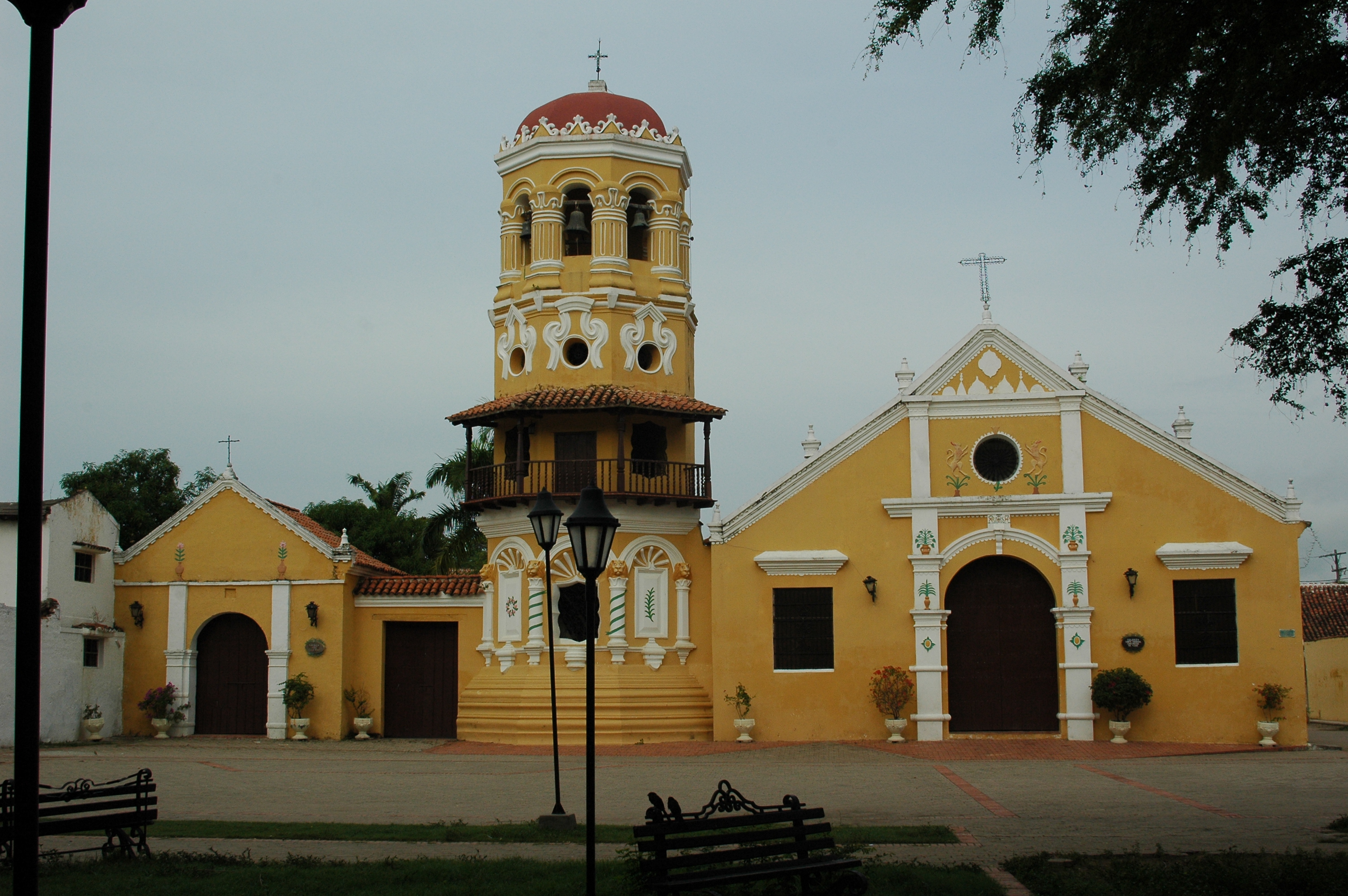 Santa Cruz de Mompox
Chiesa di Santa Barbara, con il caratteristico campanile sul balcone
