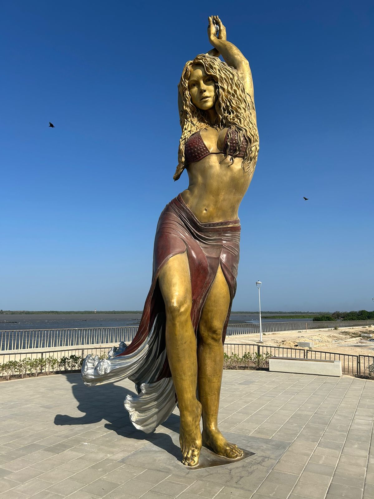Estatua de Shakira en el Gran Malecón