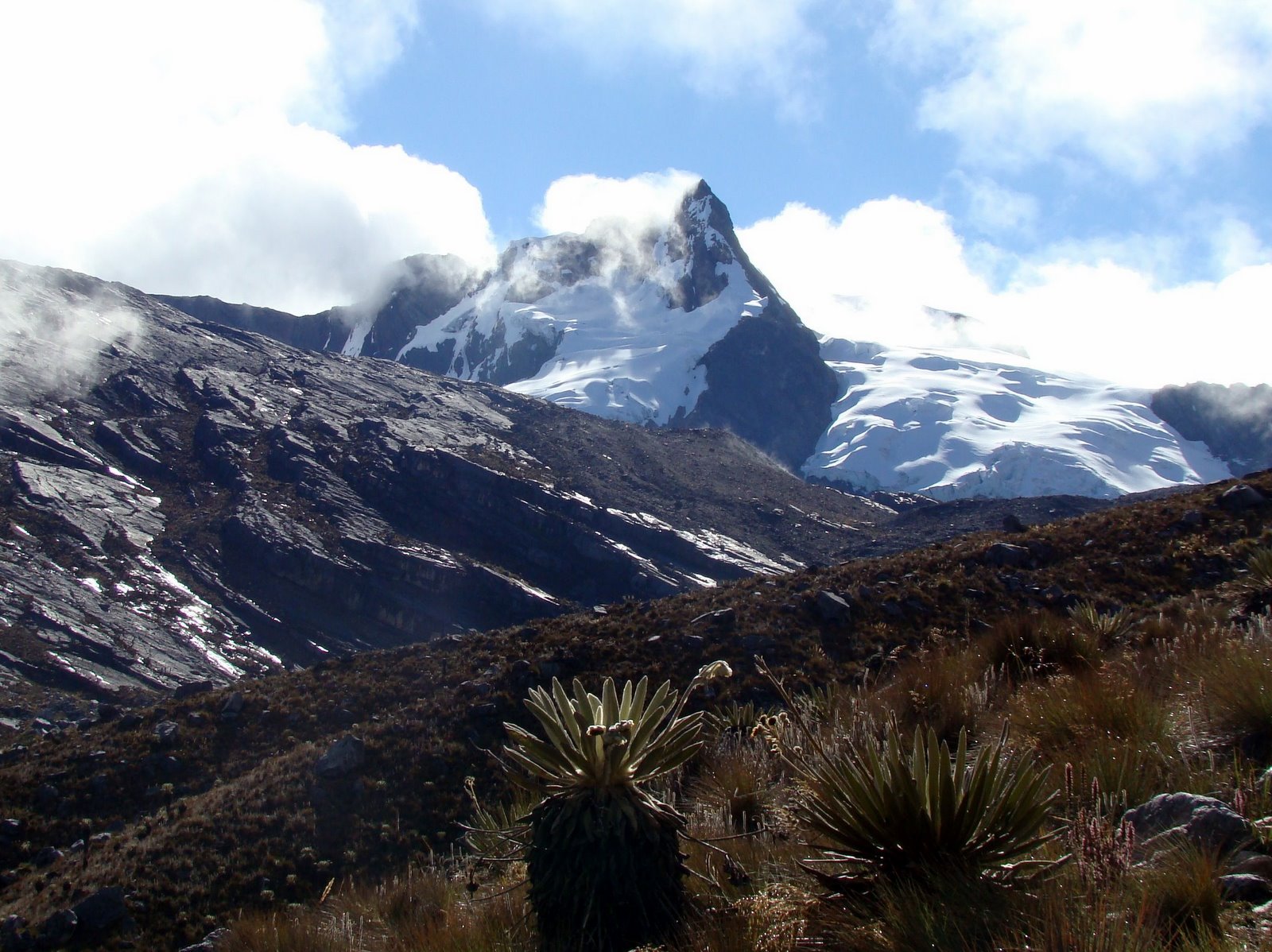 Pico Aguja (5.000 m), seen from North.
