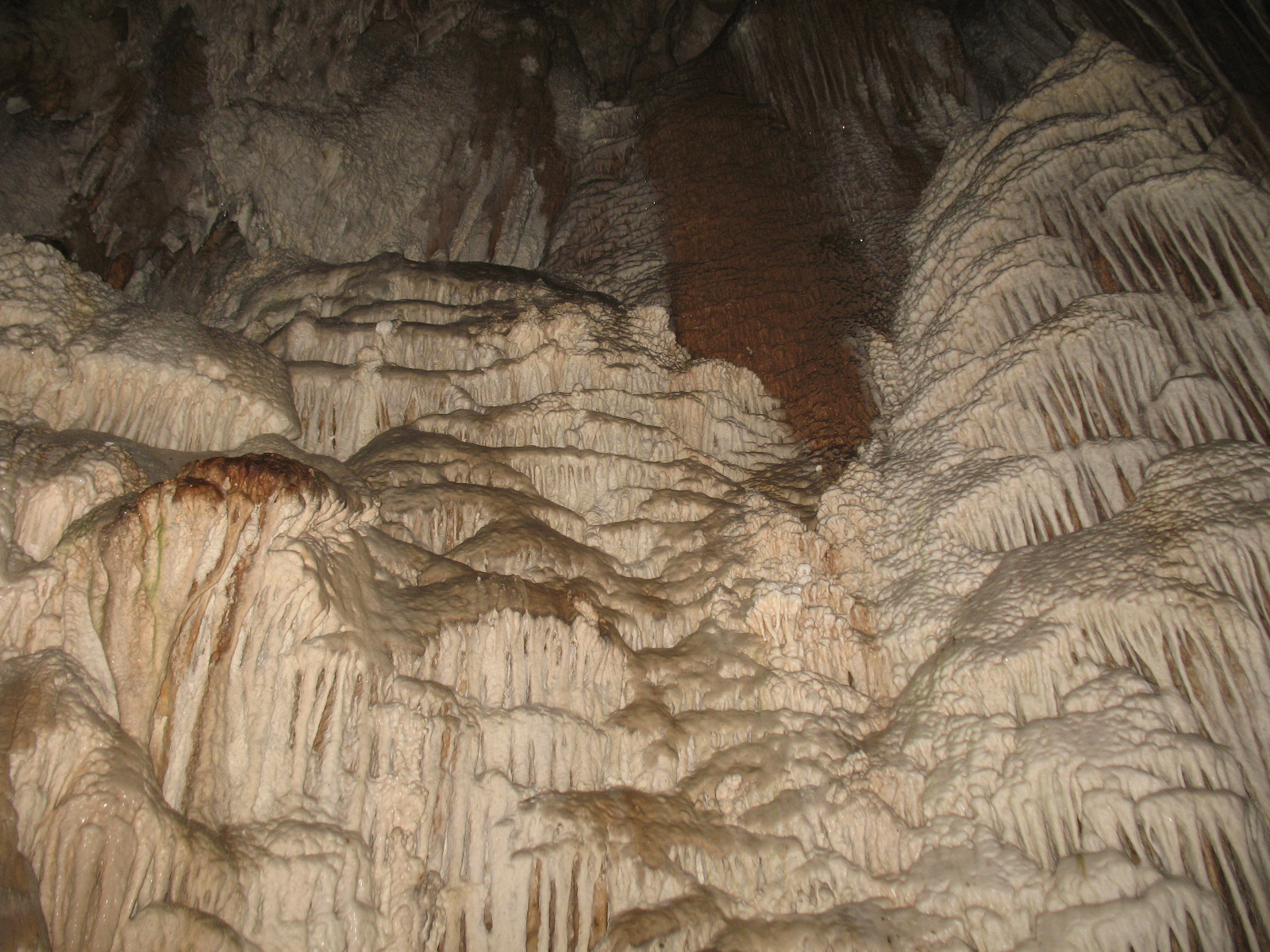 Formación llamada "Cortinas" de las Cuevas de Talgua en Caravanas, Honduras.