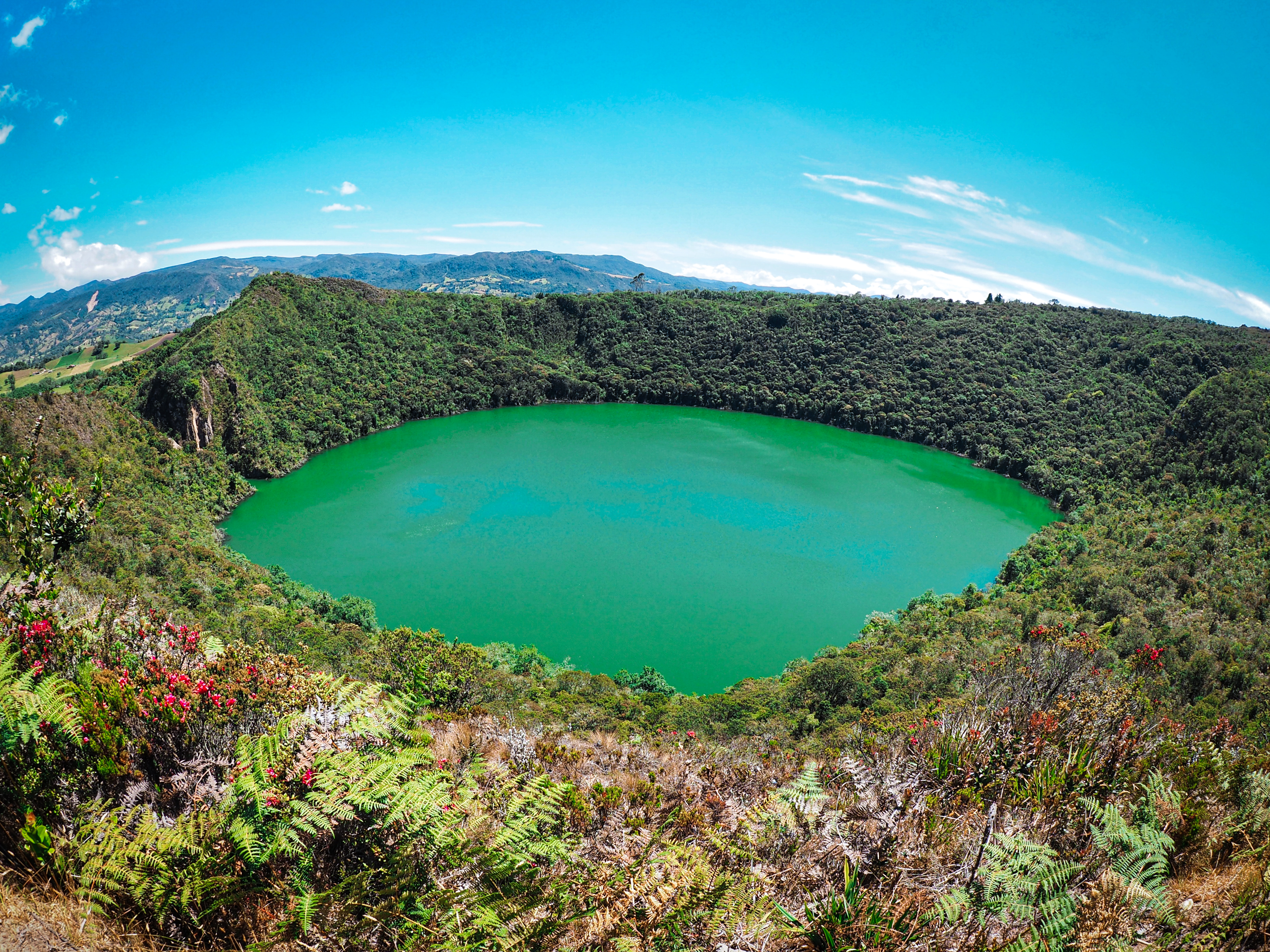 La icónica y mítica laguna de Guatavita es reconocida como el centro de la Leyenda del Dorado porque en ella se generaban los ritos de oro de la comunidad Muisca que vivia en esta zona