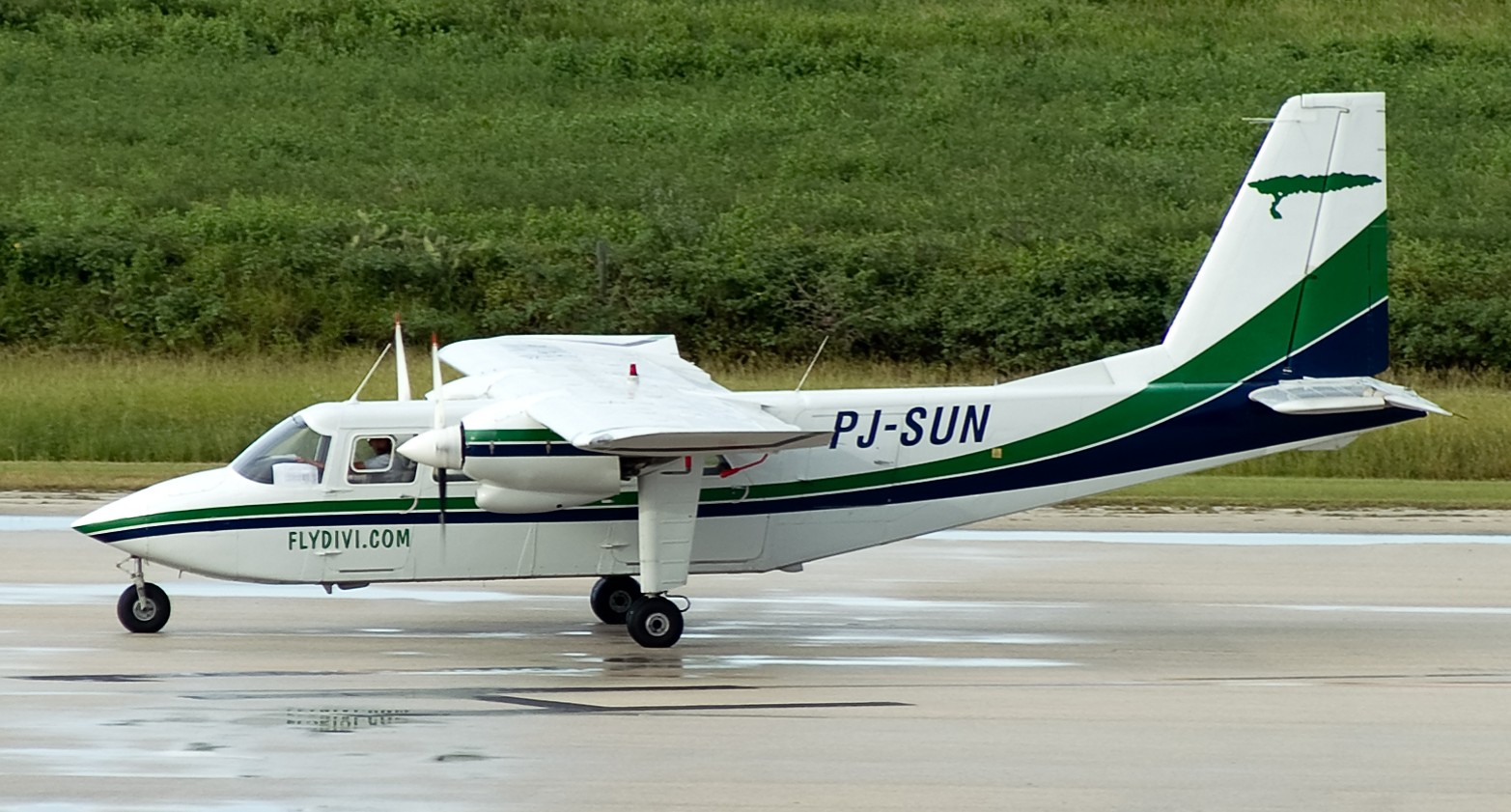 PJ-SUN, Divi Divi Air Britten-Norman BN-2A-8 Islander