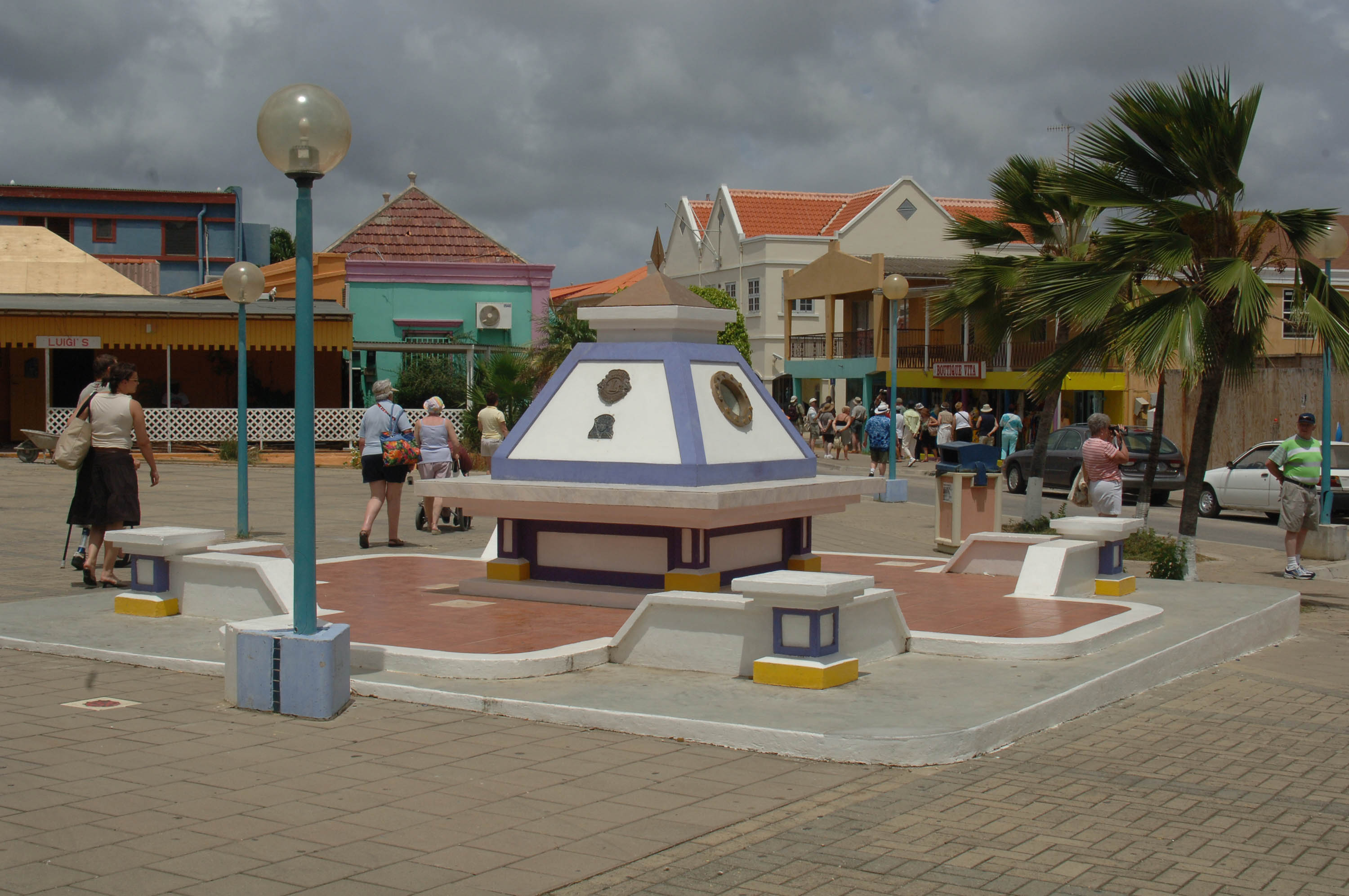 THIS IS A SMALL PARK IN DOWNTOWN KRALENDYJK MENTIONED BY THE TOURIST BUREAU IN WIKIPEDIAS ARTICLE ON KRALENDIJK