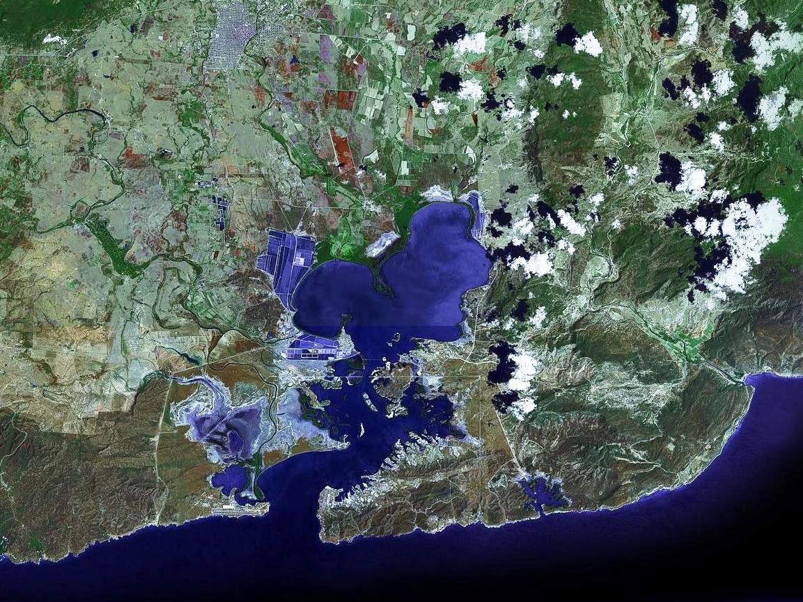 Guantanamo bay satellite image.jpg