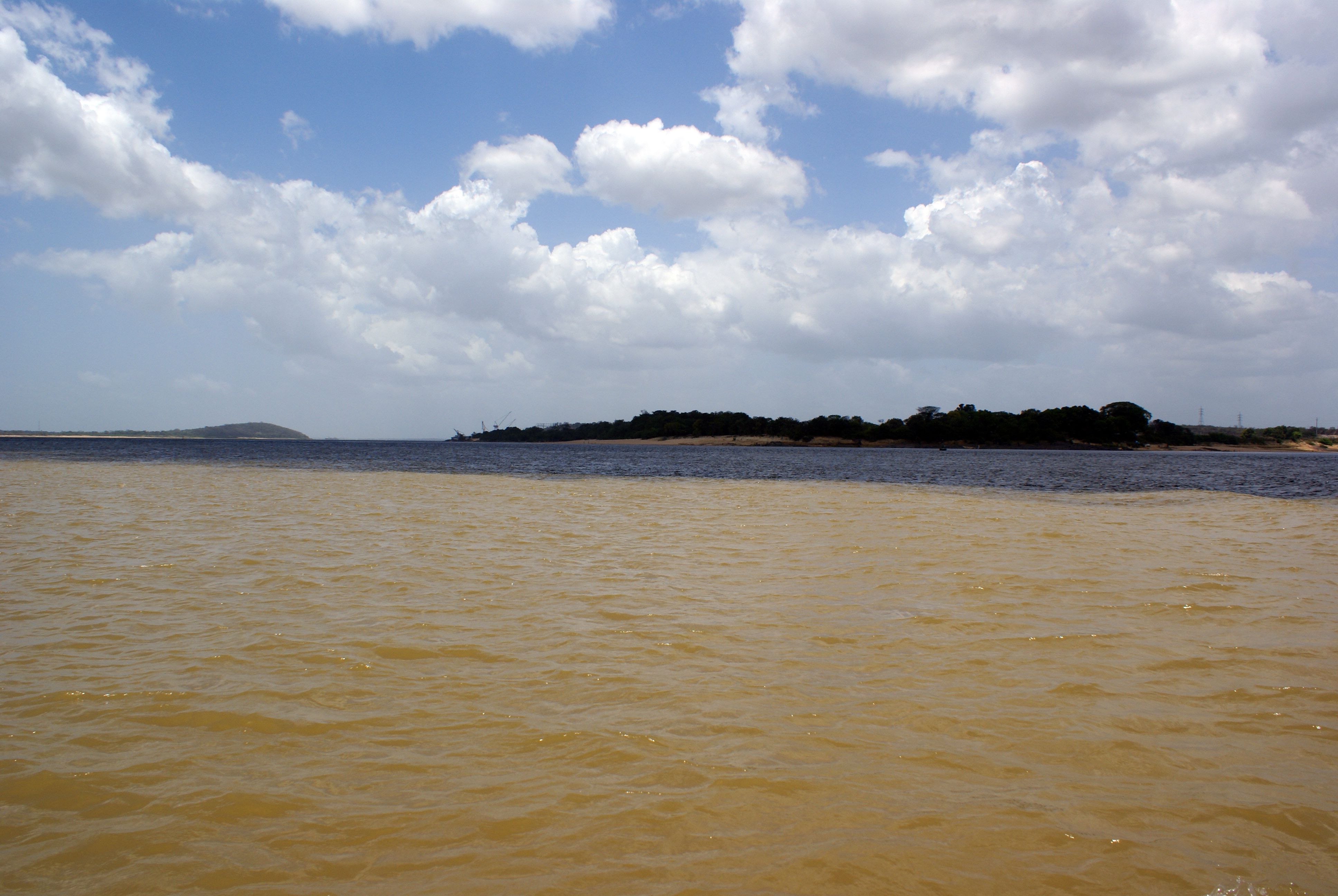 Vista de la unión de las Aguas de los ríos Caroni y Orinoco