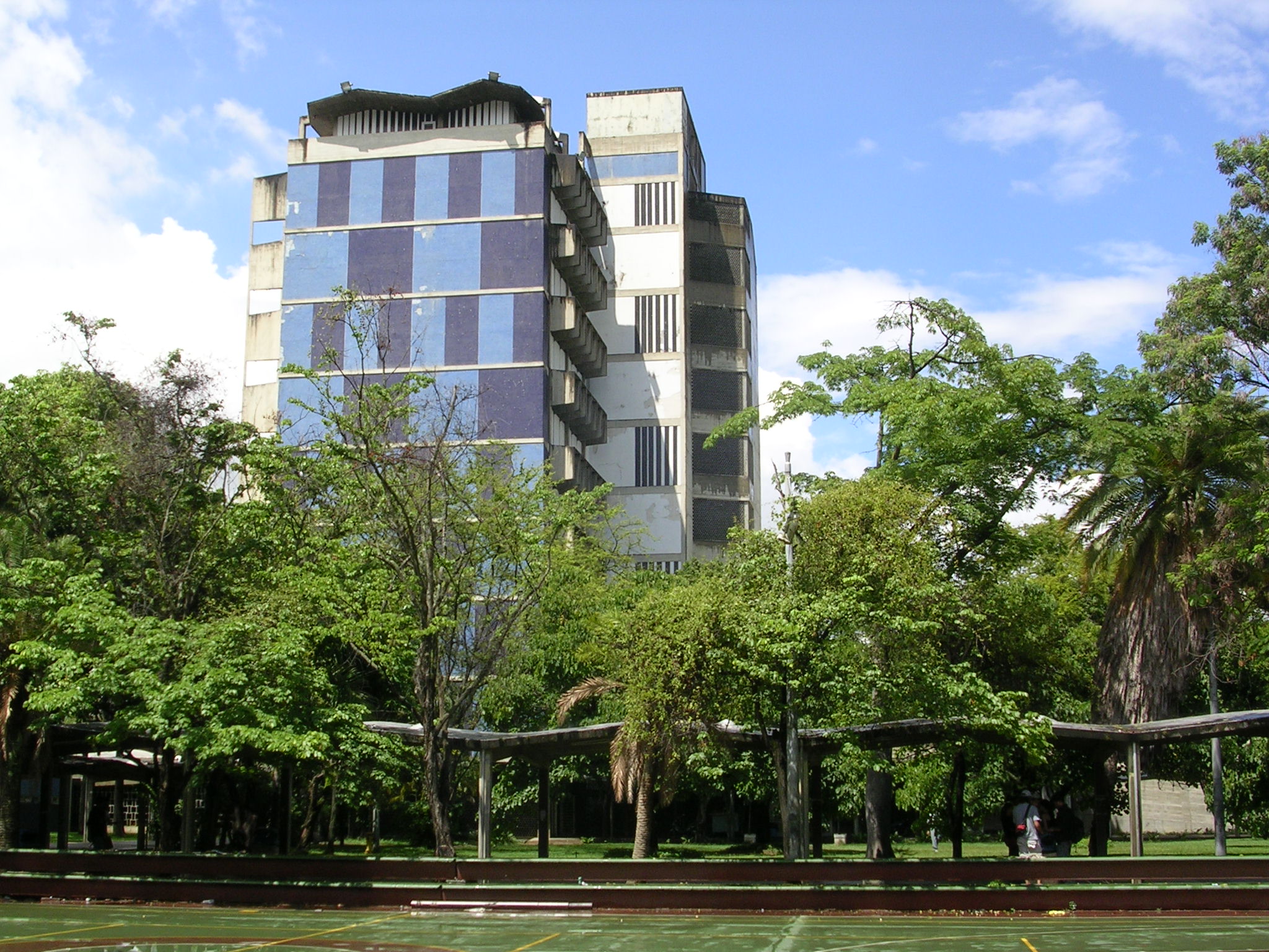 Central University of Venezuela, School of Architecture. Mural by Alejandro Otero.

Modern movement art + architecture in Venezuela.