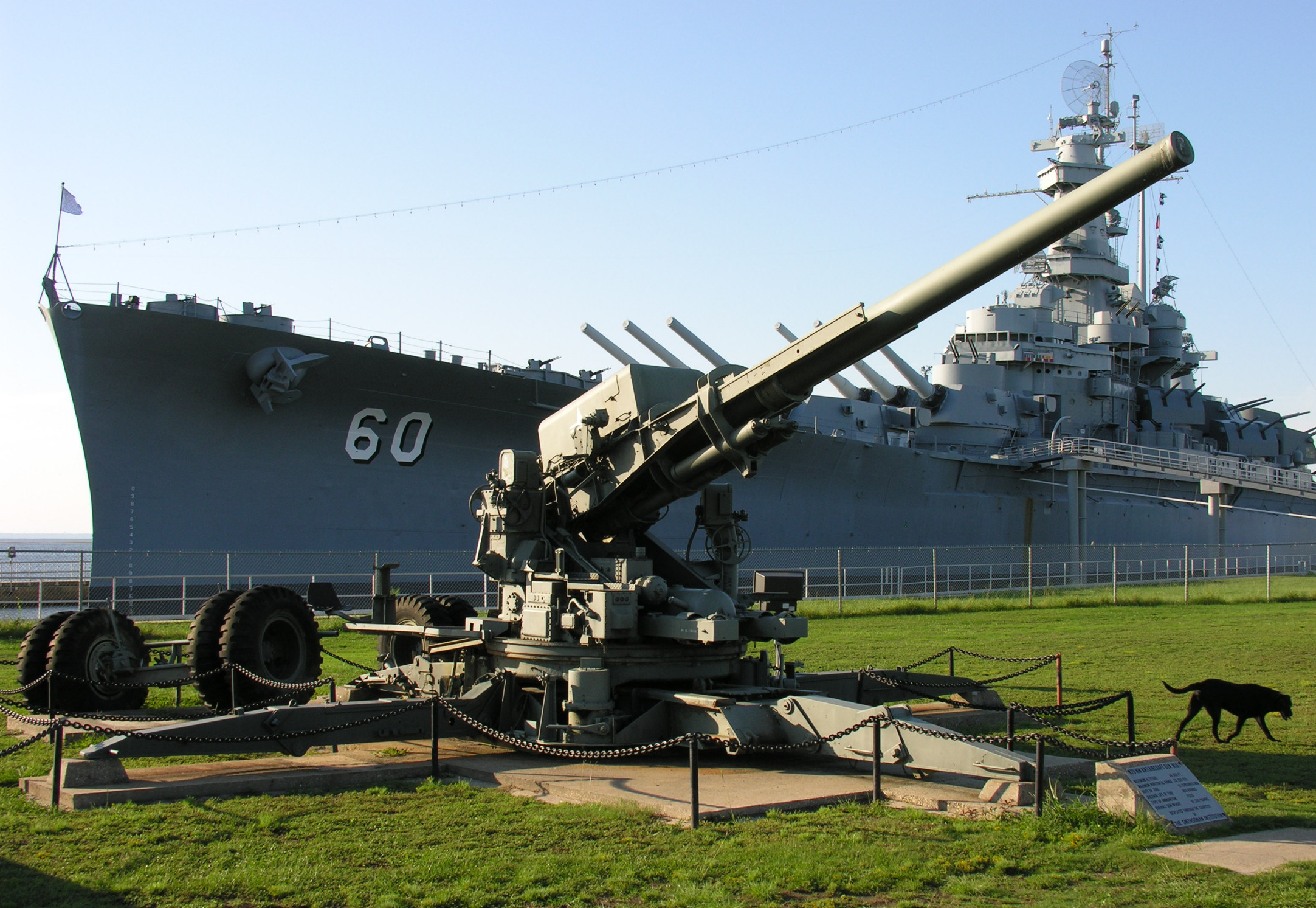 US 120 mm AA gun, ALABAMA Memorial, Mobile Bay, Alabama / 2007