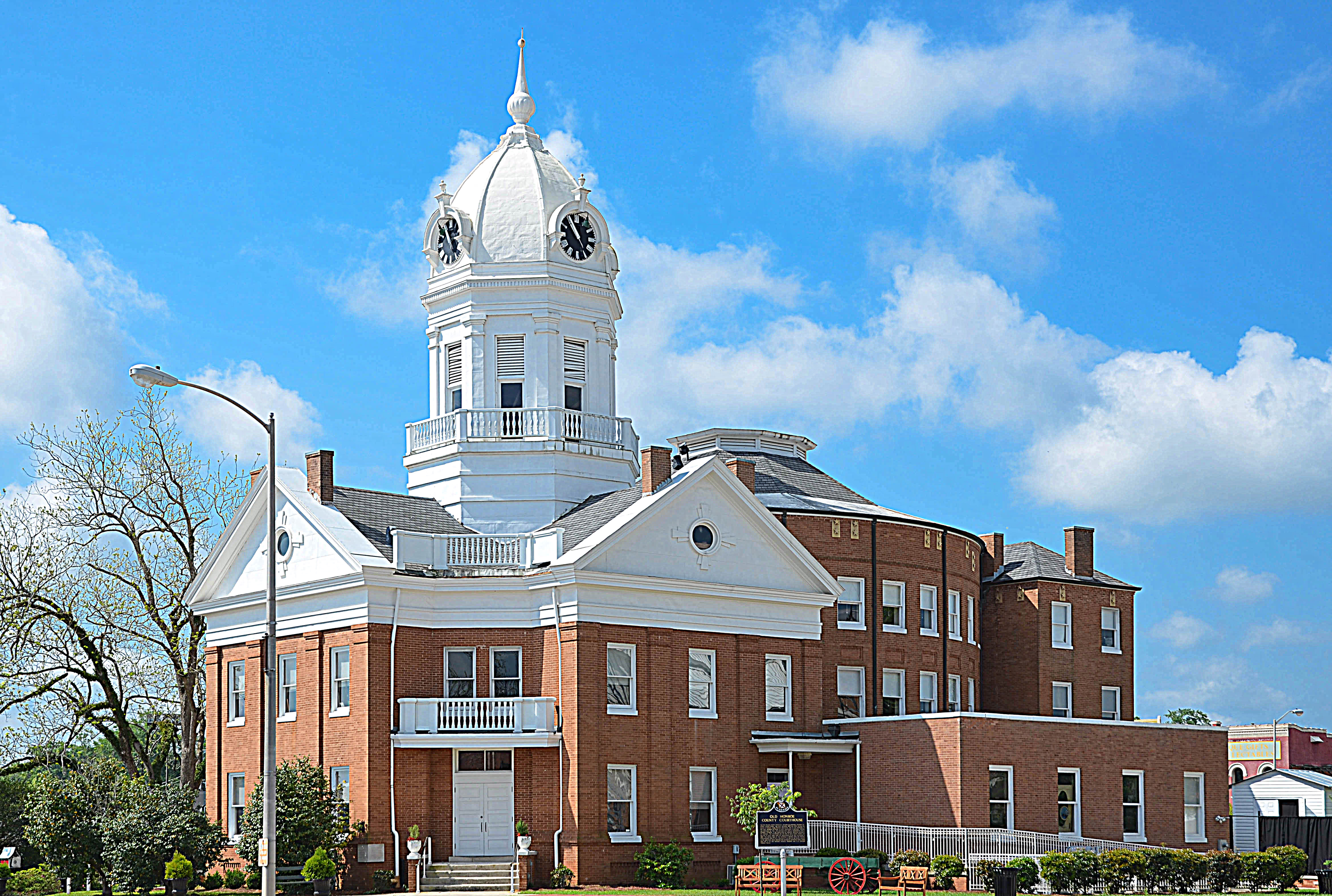 Alabama-Monroe County Courthouse retired