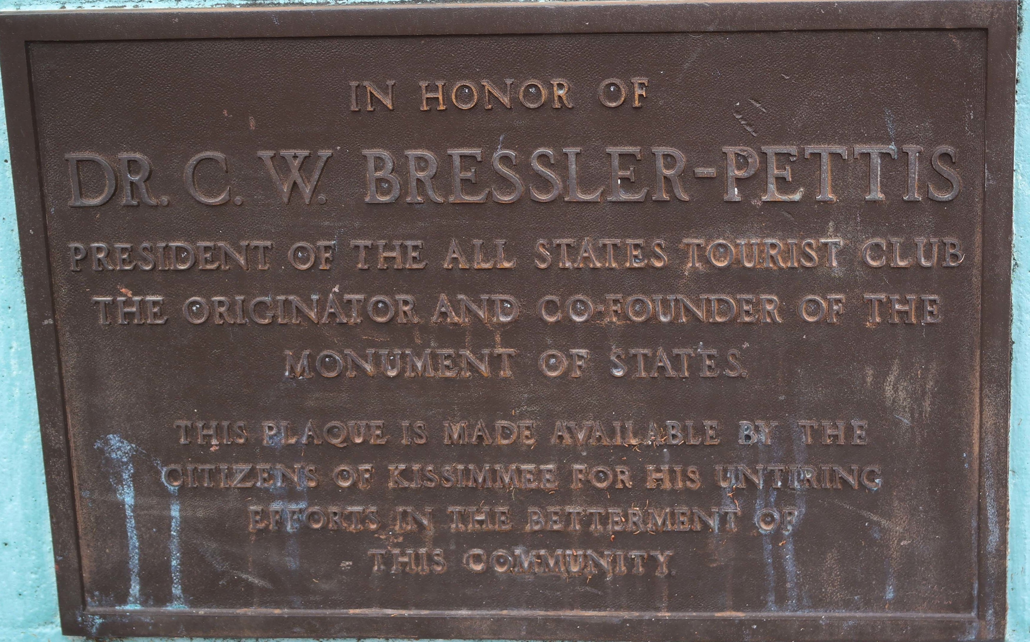 A plaque honoring Dr. C.W. Bressler-Pettis at the Monument of States in Kissimmee, Florida