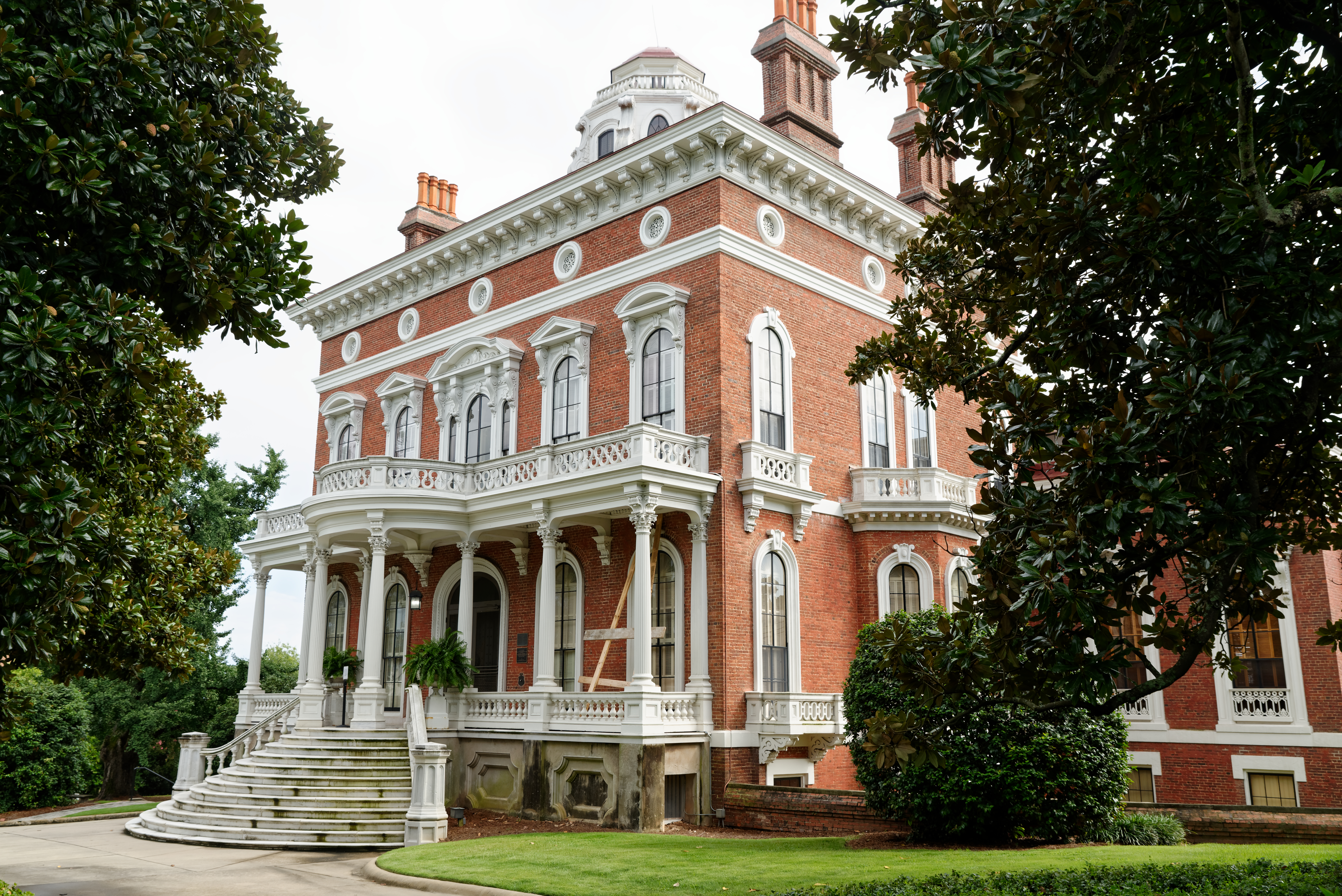 Johnston-Felton-Hay House, Macon, Georgia, US.  A National Landmark.






This is an image of a place or building that is listed on the National Register of Historic Places in the United States of America. Its reference number is 71000259 (Wikidata).