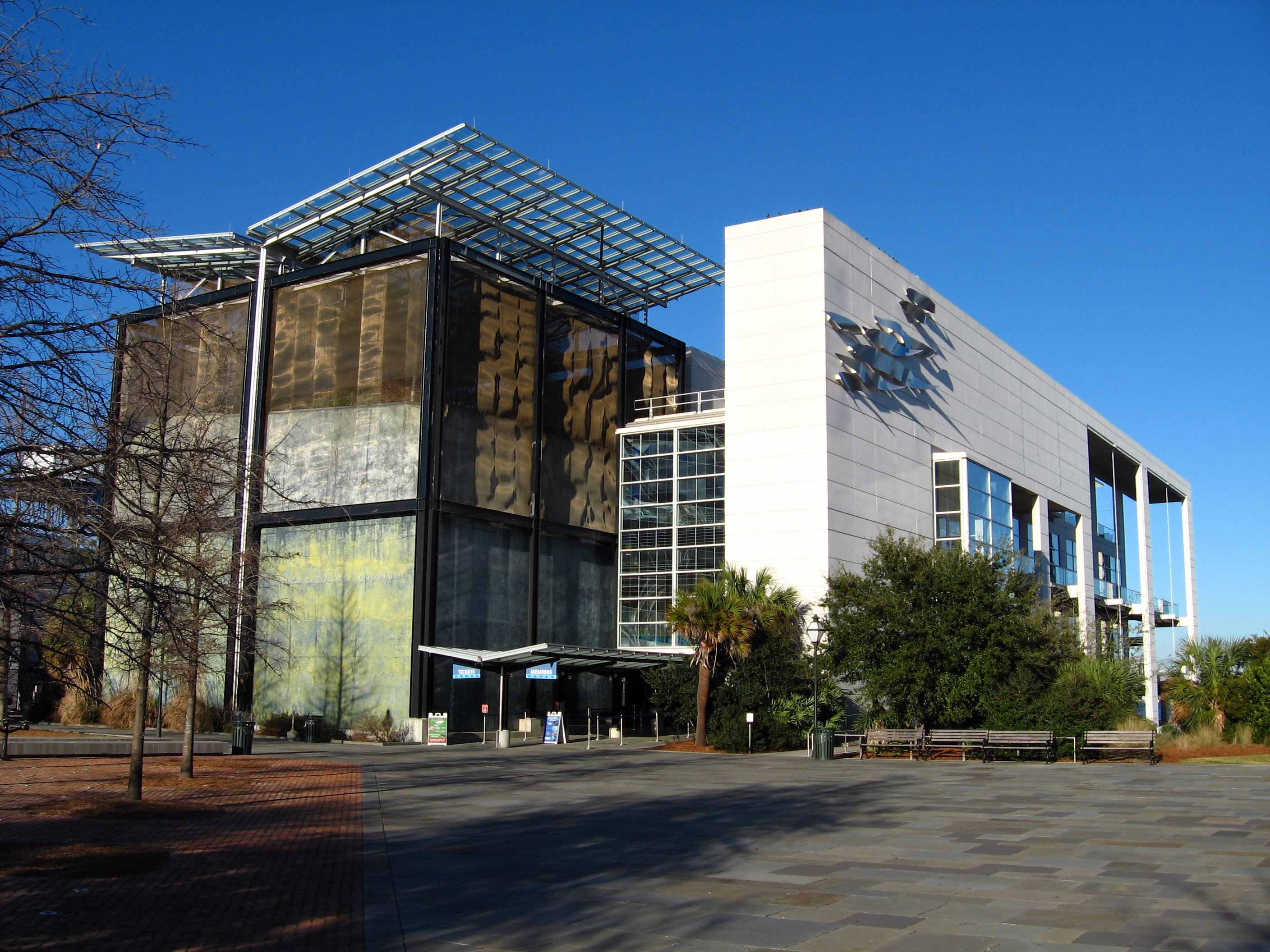 Front view of the SC Aquarium in Charleston, SC.
