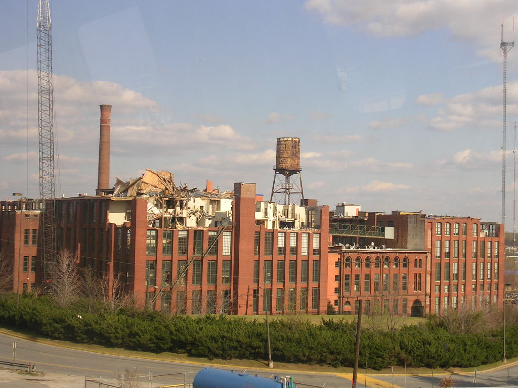 The historic Fulton Bag and Cotton Mills, currently loft condominiums in the Cabbagetown neighborhood (a National Register of Historic Places district) of Atlanta, Georgia.  This image shows the damage from the 2008 Atlanta tornado outbreak.  Picture taken from a moving Metropolitan Atlanta Rapid Transit Authority train.  33°45′2″N 84°22′12″W﻿ / ﻿33.75056°N 84.37°W﻿ / 33.75056; -84.37






This is an image of a place or building that is listed on the National Register of Historic Places in the United States of America. Its reference number is 76000623 (Wikidata).