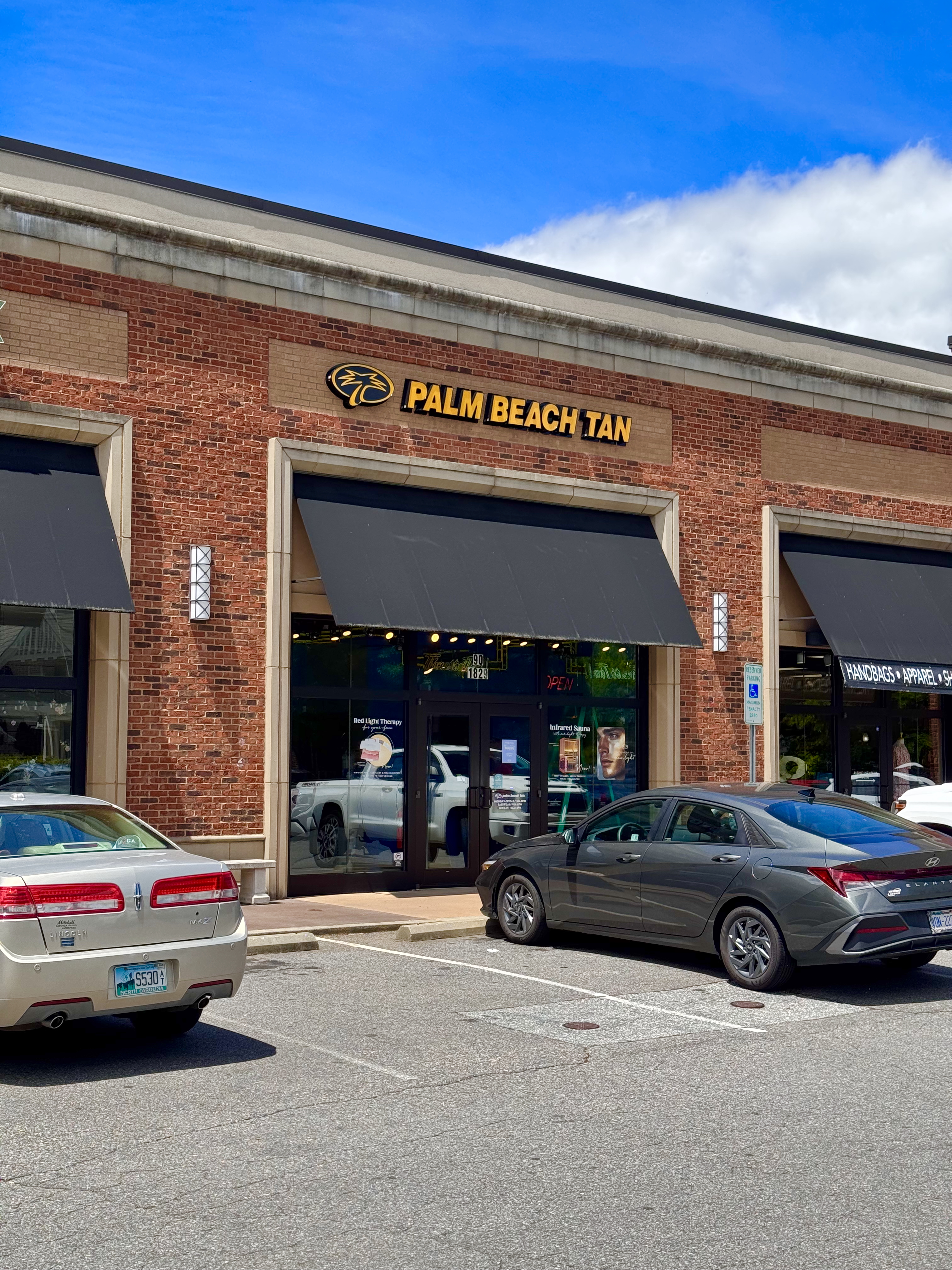 A Palm Beach Tan tanning salon in Asheville, North Carolina