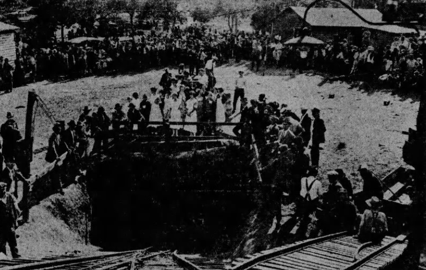 Photo facing down the slope at Coal Glen mine in the aftermath of explosions on May 27, 1925. Gathered close to the mine entrance are Red Cross nurses, rescue workers, and journalists. The crowd in the background includes spectators and family members of miners.