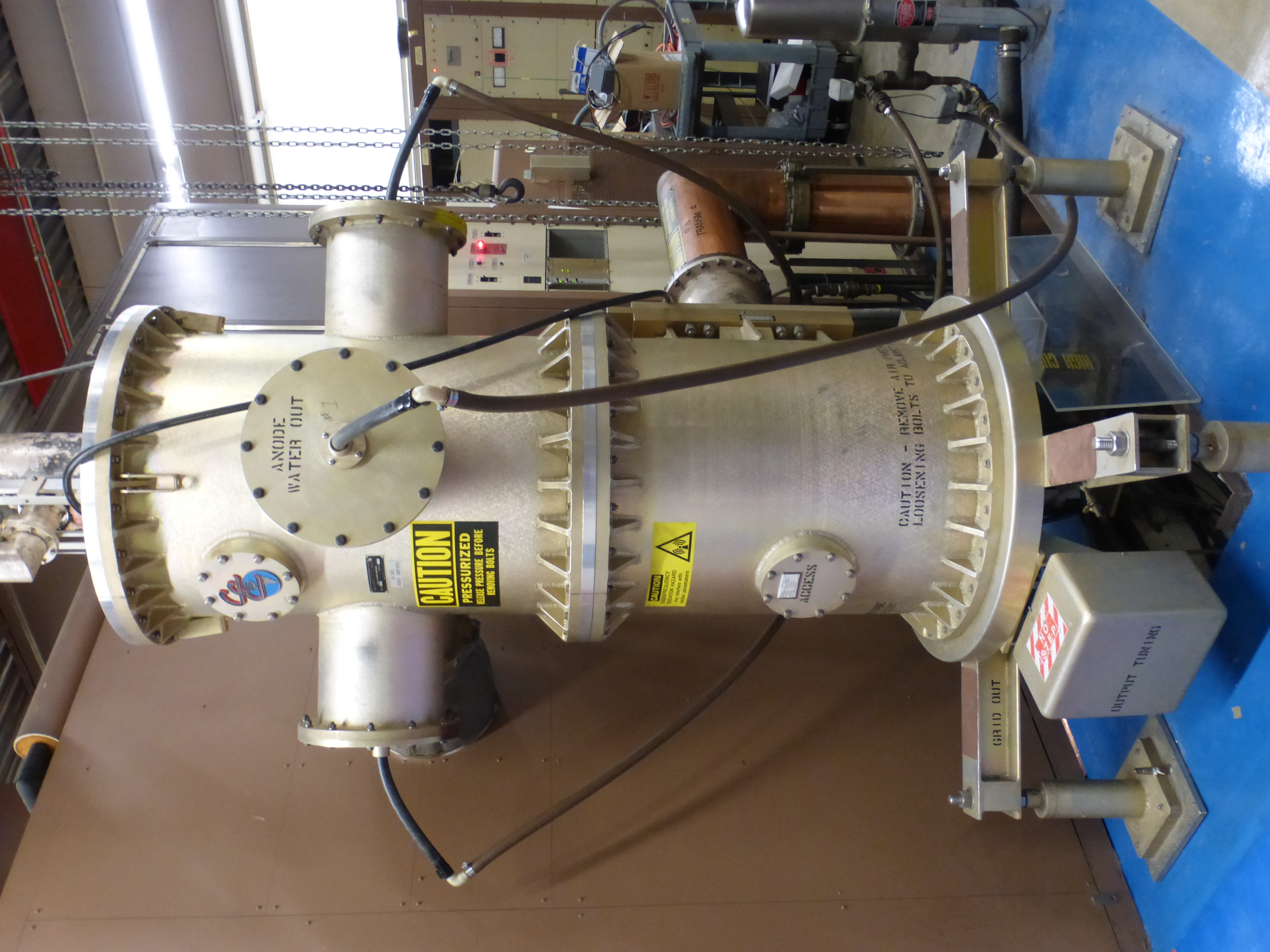 The 7835 power amplifiers at Fermilab. This is used at the first stage of linac (drift tubes at 201 MHz). Average power at 17 KW and peak power at 4.5 MW.