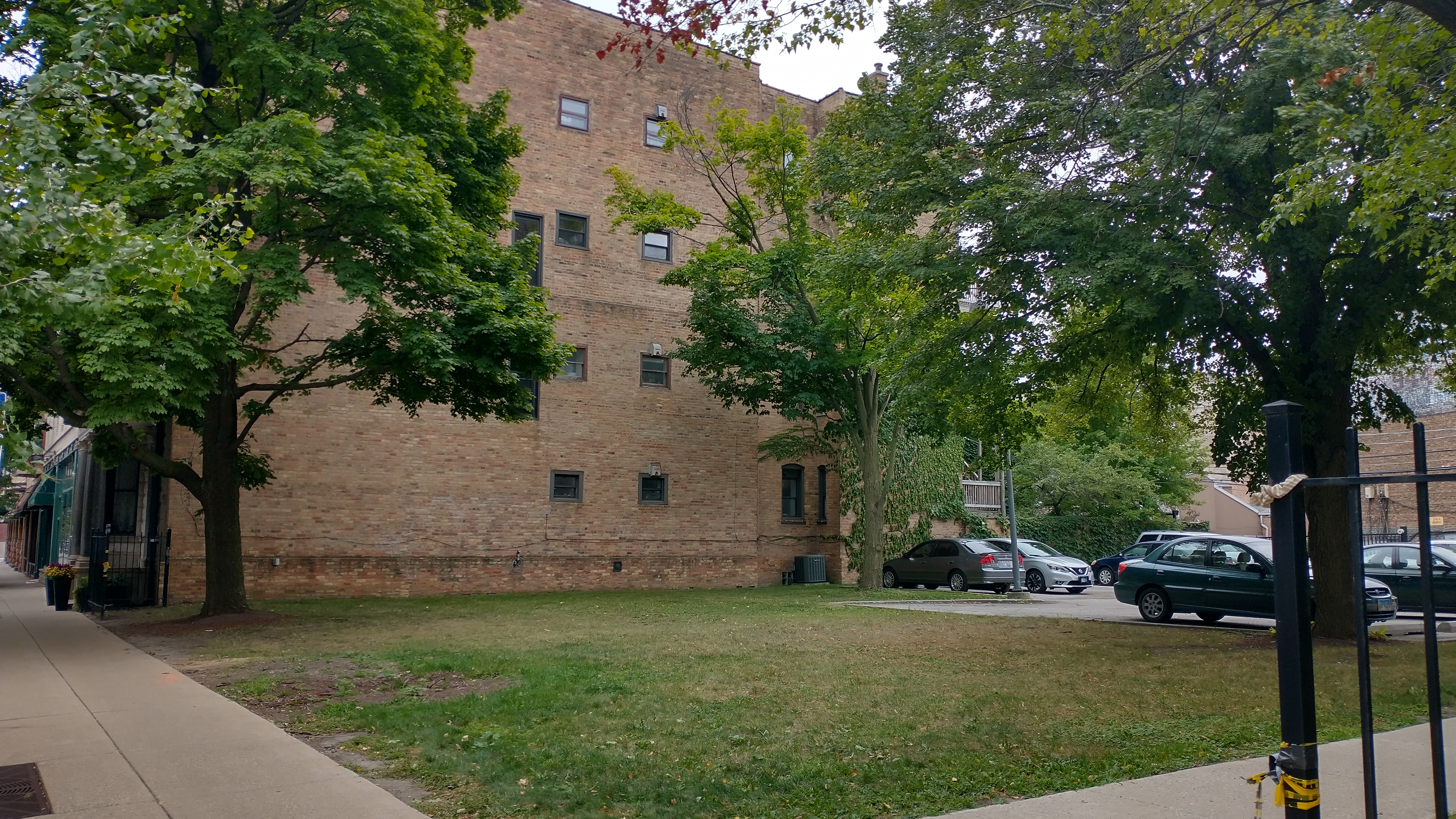 The St. Valentine's Day Massacre happened here on Feb. 14, 1929. This is where the S.M.C. Cartage Company warehouse formerly stood until it was demolished in 1967.
Al Capone's men, disguised as police, shot seven members of George "Bugs" Moran's gang (actually five plus two non-gangsters, a retired optometrist and a car mechanic.)
This is a rare look at the site without the fence blocking it. The fence was knocked down and removed after a recent lightning strike.

Located at 2122 N. Clark St.