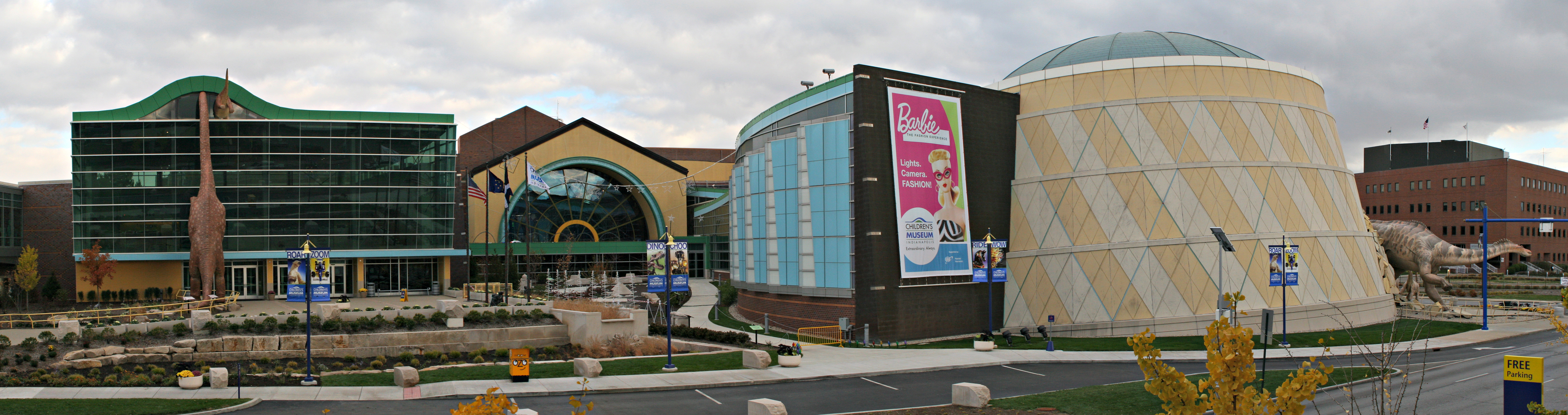 Panorama of the exterior of en:The Children's Museum of Indianapolis.  Taken as three separate photos during the TCMI backstage pass event, and stitched together using Hugin.