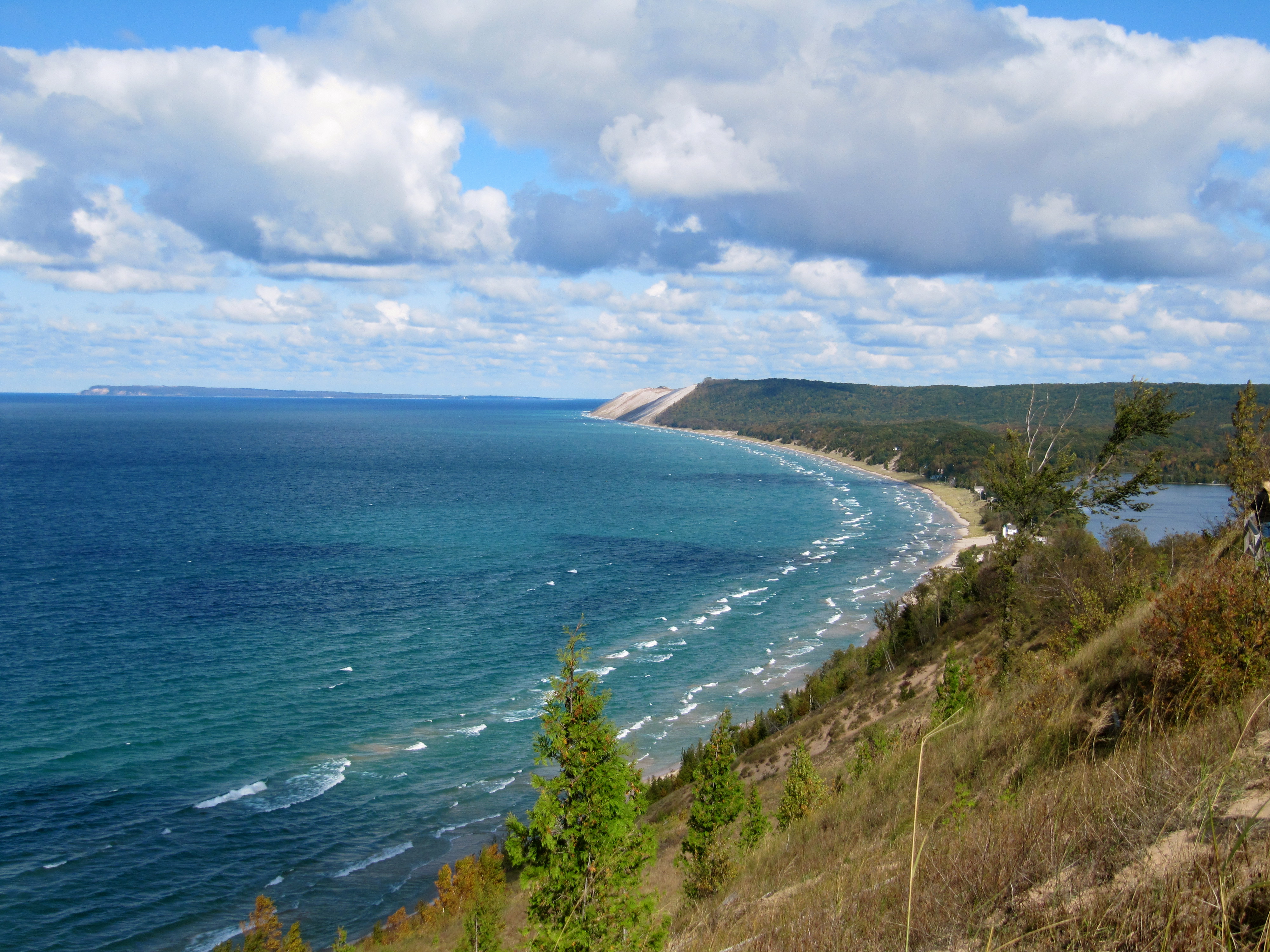 Empire Bluffs Trail view of Sleeping Bear Dunes National Lakeshore and Lake Michigan — Michigan.