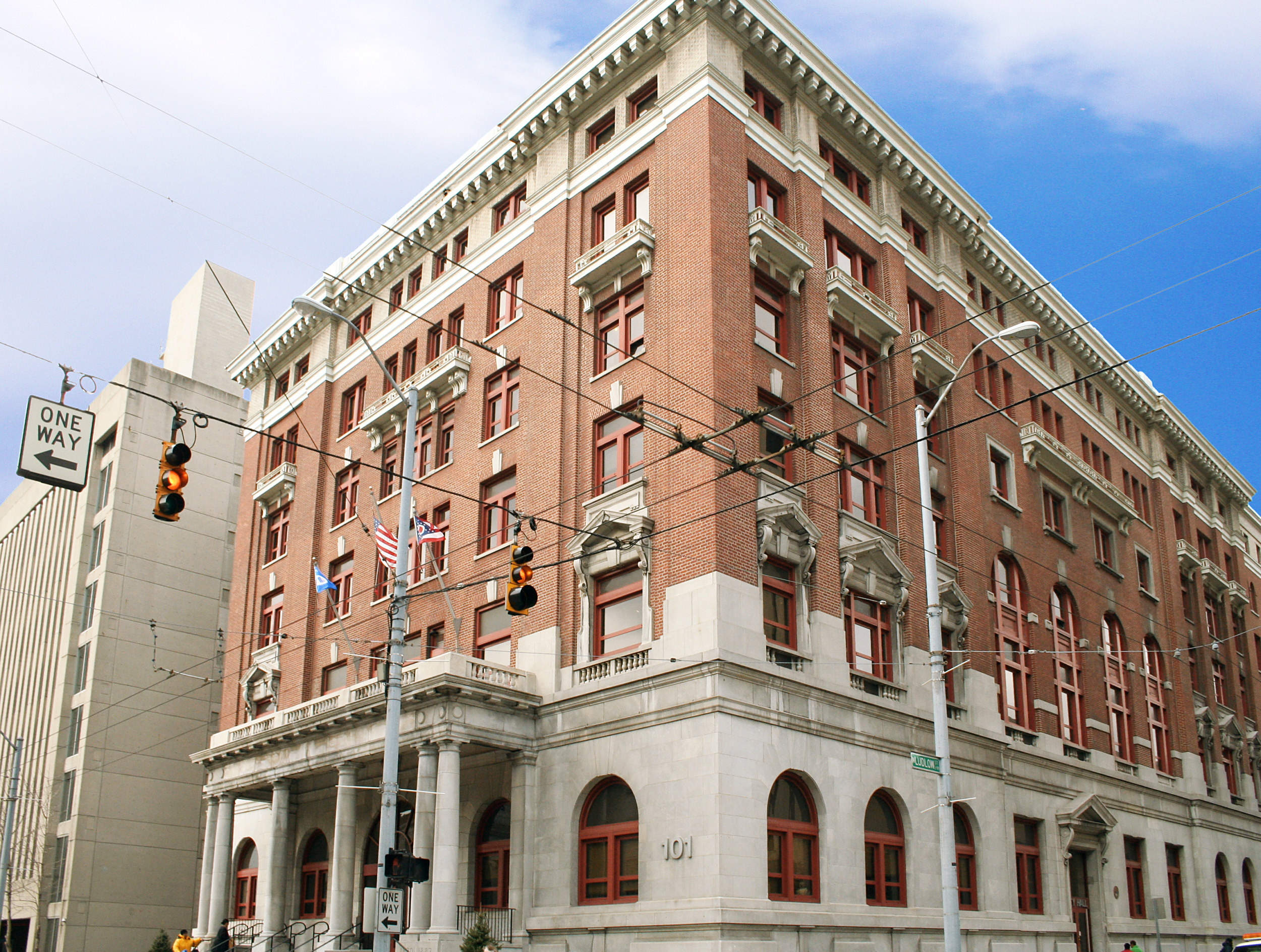 City Hall in Dayton, Ohio.
Photo shot by Derek Jensen (Tysto), 2006-01-30