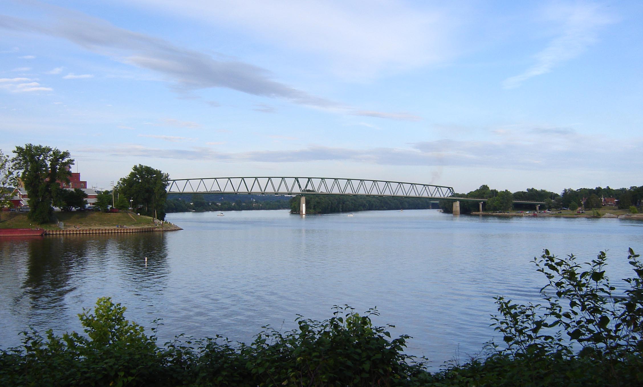 Ohio - Marietta to Williamstown bridge - Confluence Muskingum River/Ohio River. 06-23-07 By:Mike Sharp.
