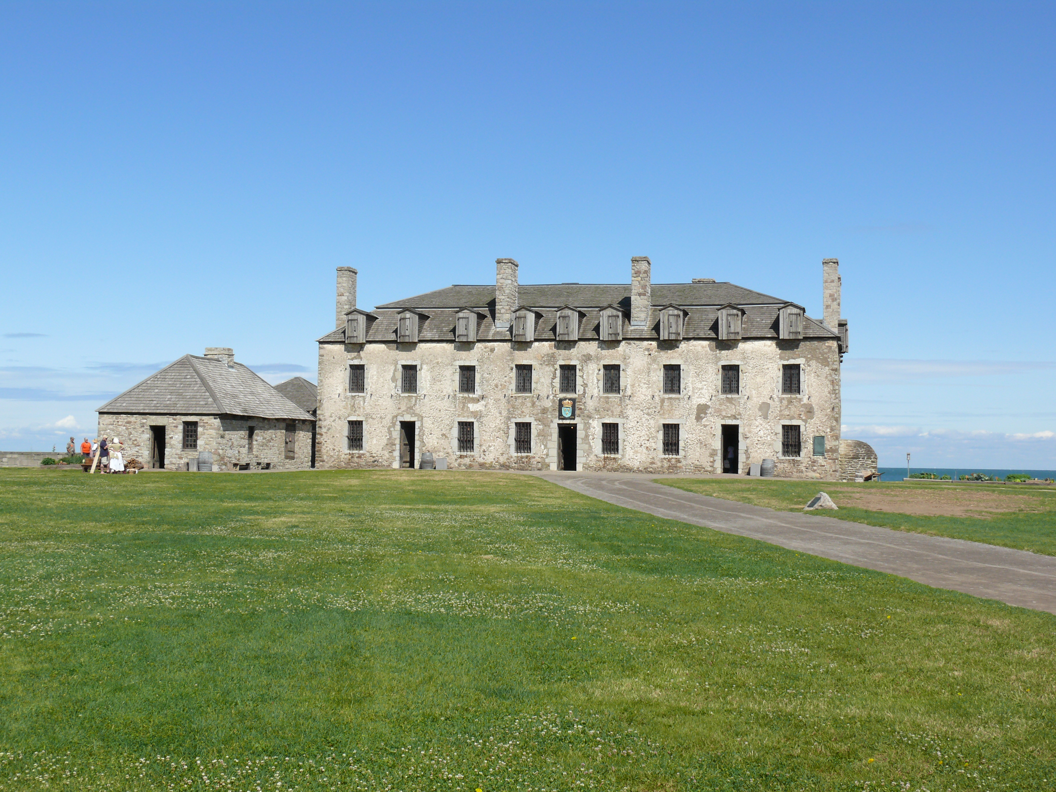 French castle at Fort Niagara. Fort Niagara is a fortification located near Youngstown, New York, on the eastern bank of the Niagara River at its mouth, on Lake Ontario.