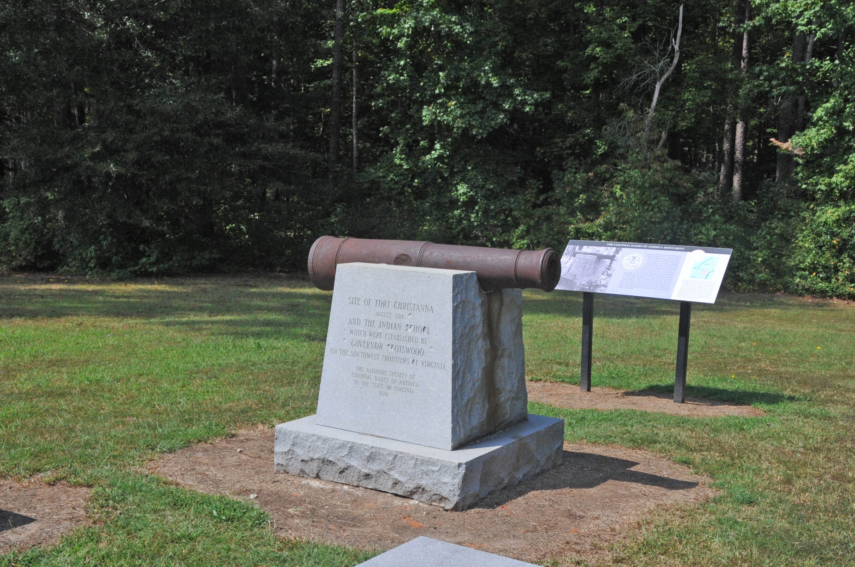IN 1714 GOVERNOR SPOTSWOOD ARRANGED FOR THE CONSTRUCTION OF A FORT IN THE WESTERNMOST LAND OF WHAT WAS THEN V IRGINIA.  THE SITE INCLUDED A FORT, SETTLERS CABINS, AND AN INDIAN SCHOOL.  THE CANNON PICTURED IS PART OF MONUMENT ERECTED BY THE VIRGINIA D.A.R.