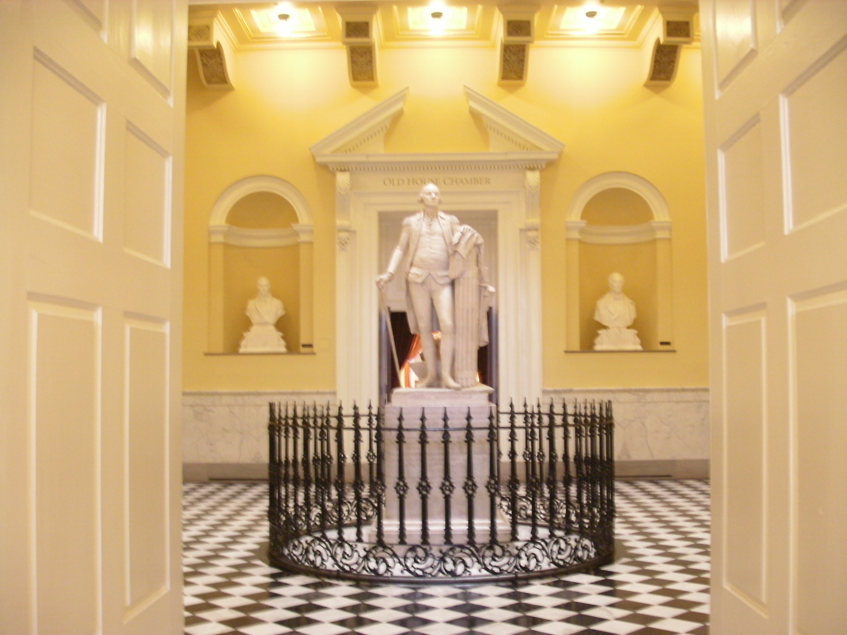 Virginia State Capitol, Richmond, VA

 This   file was uploaded  with Commonist.
GEDSC DIGITAL CAMERA