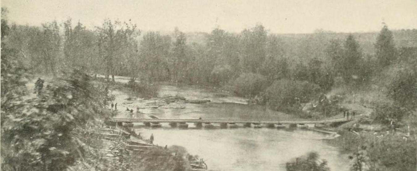 Union engineers have constructed a pontoon bridge over the North Anna River in May 1864 for the Battle of North Anna. This view is from Jericho Mill.
See complement photo File:PontoonBridgeOverNorthAnnaRiver.jpg