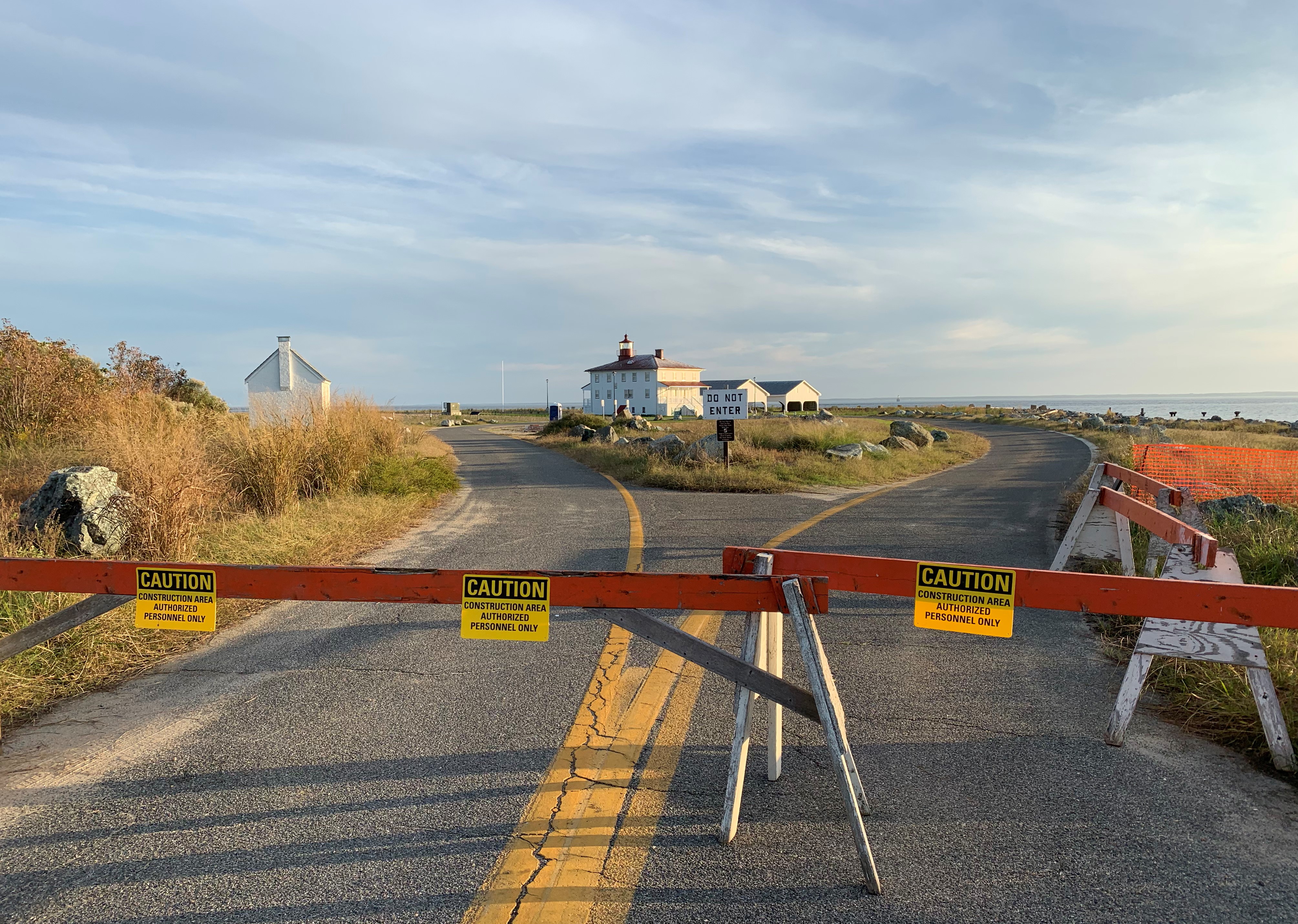 ​远看Point Lookout灯塔，马里兰州，美国。禁止进入。