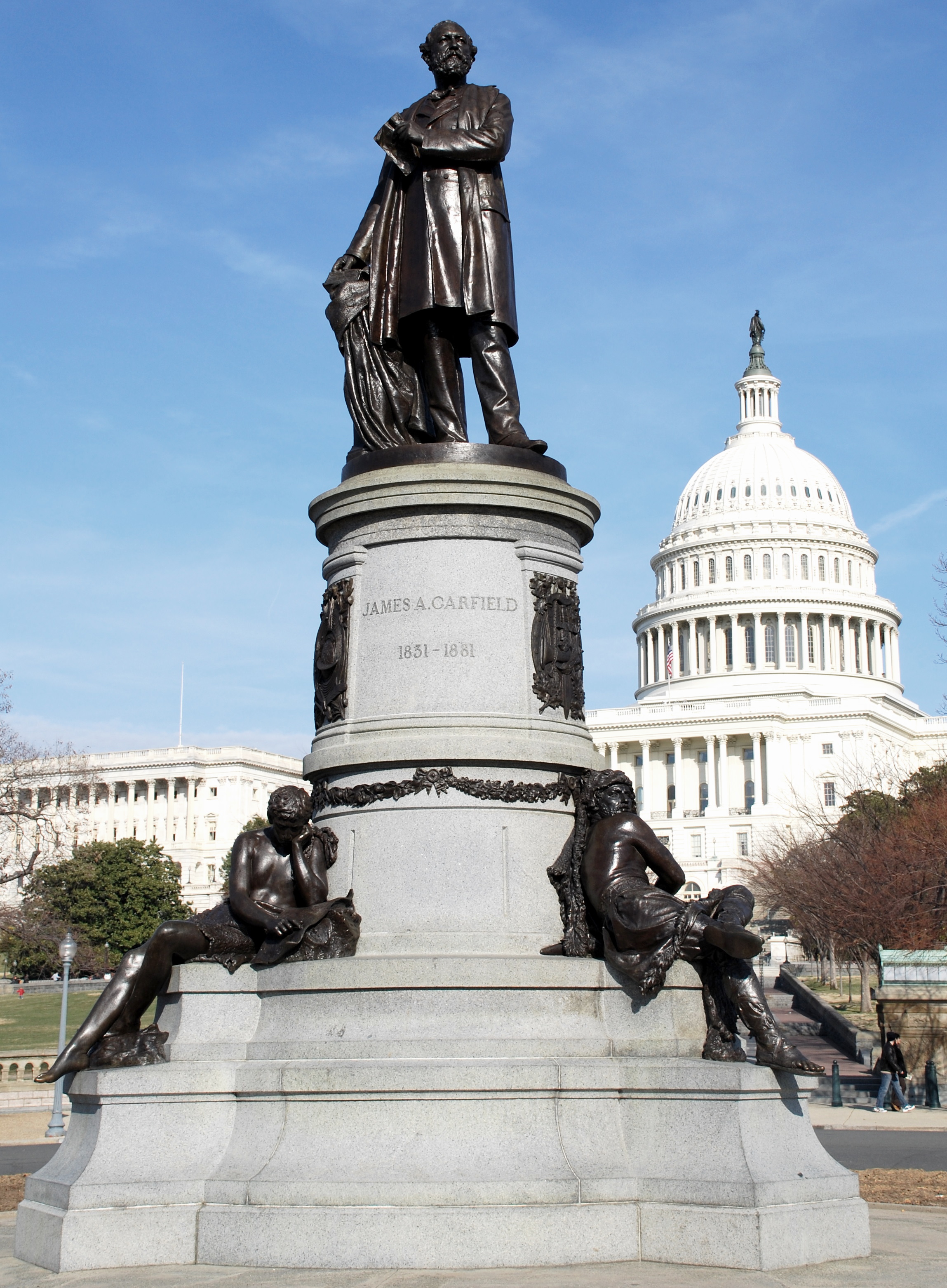 Picture of monument to James A. Garfield