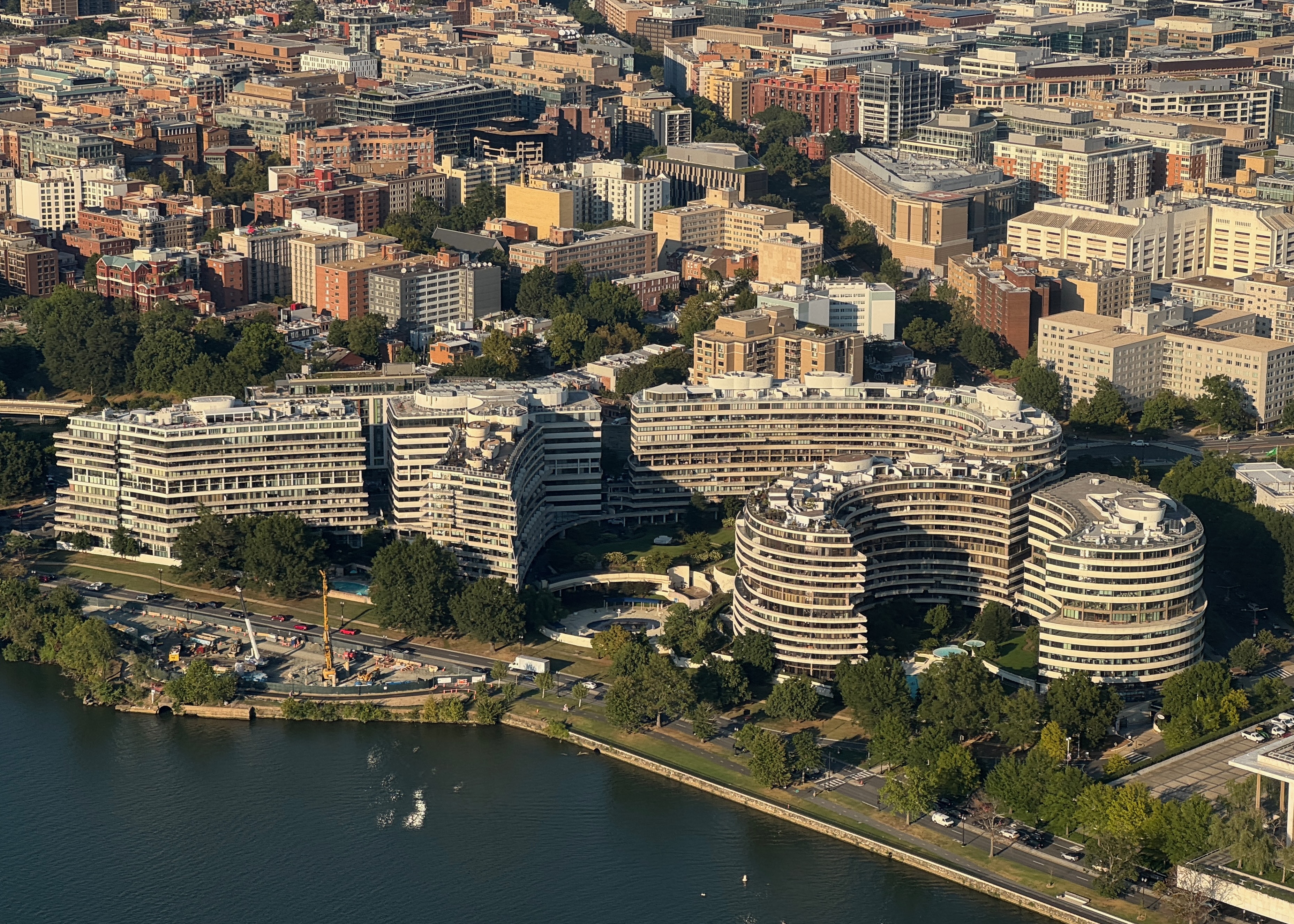 Aerial view of the Watergate complex in Washington, D.C., in September 2025, looking northwest from an airliner on approach to Washington National Airport.