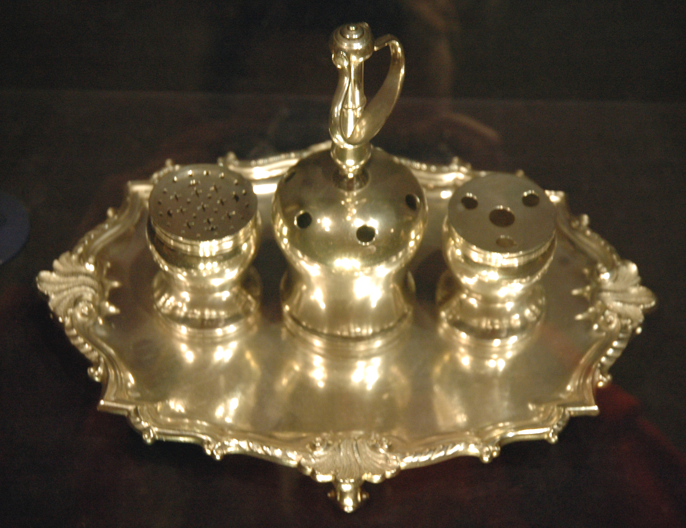 The Syng inkstand, an inkstand made by Philip Syng with which the Declaration of Independence and Constitution were signed, on display at Independence Hall in Philadelphia.