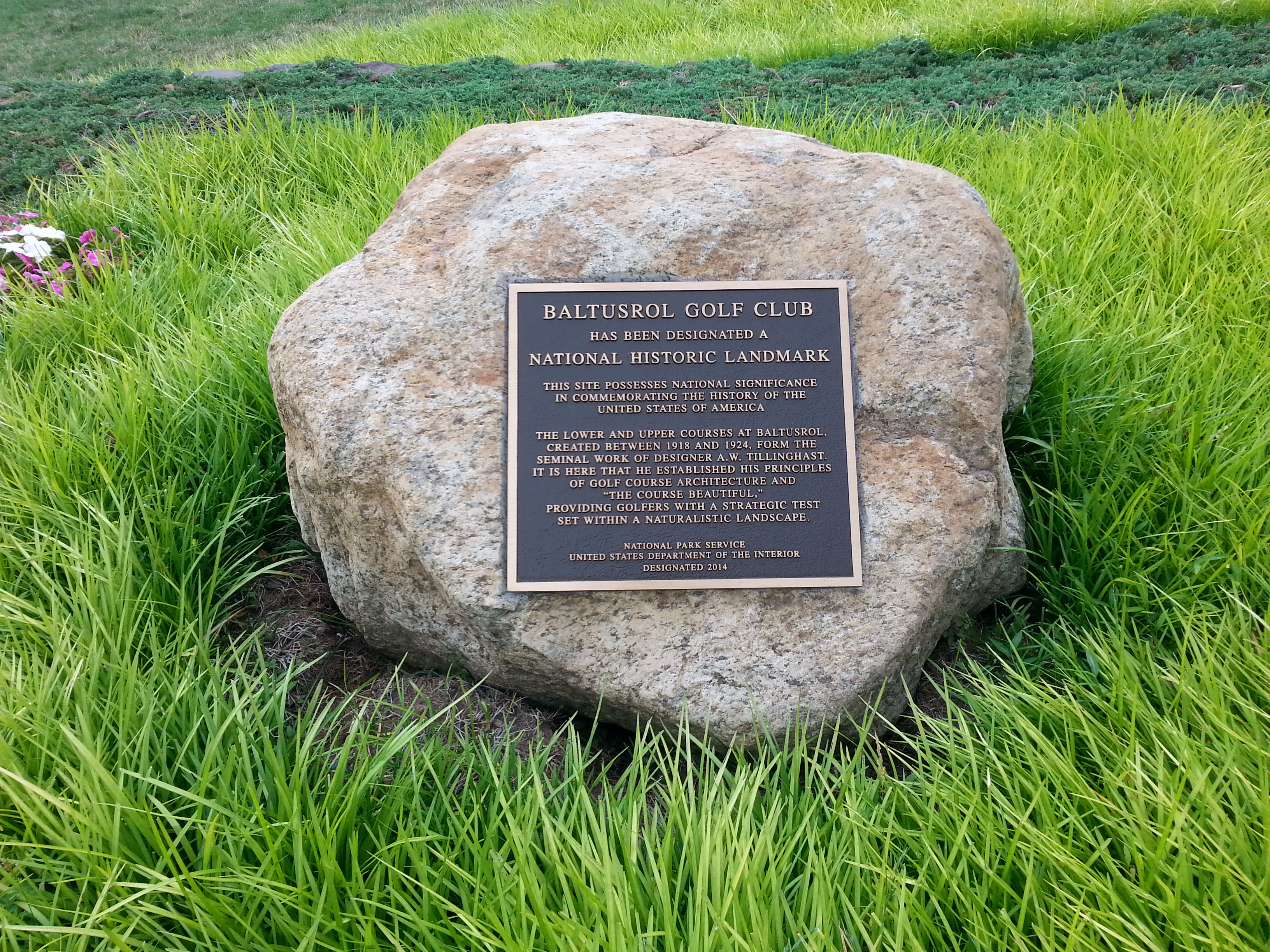 Marker identifying Baltusrol as a National Historic Landmark in 2014.