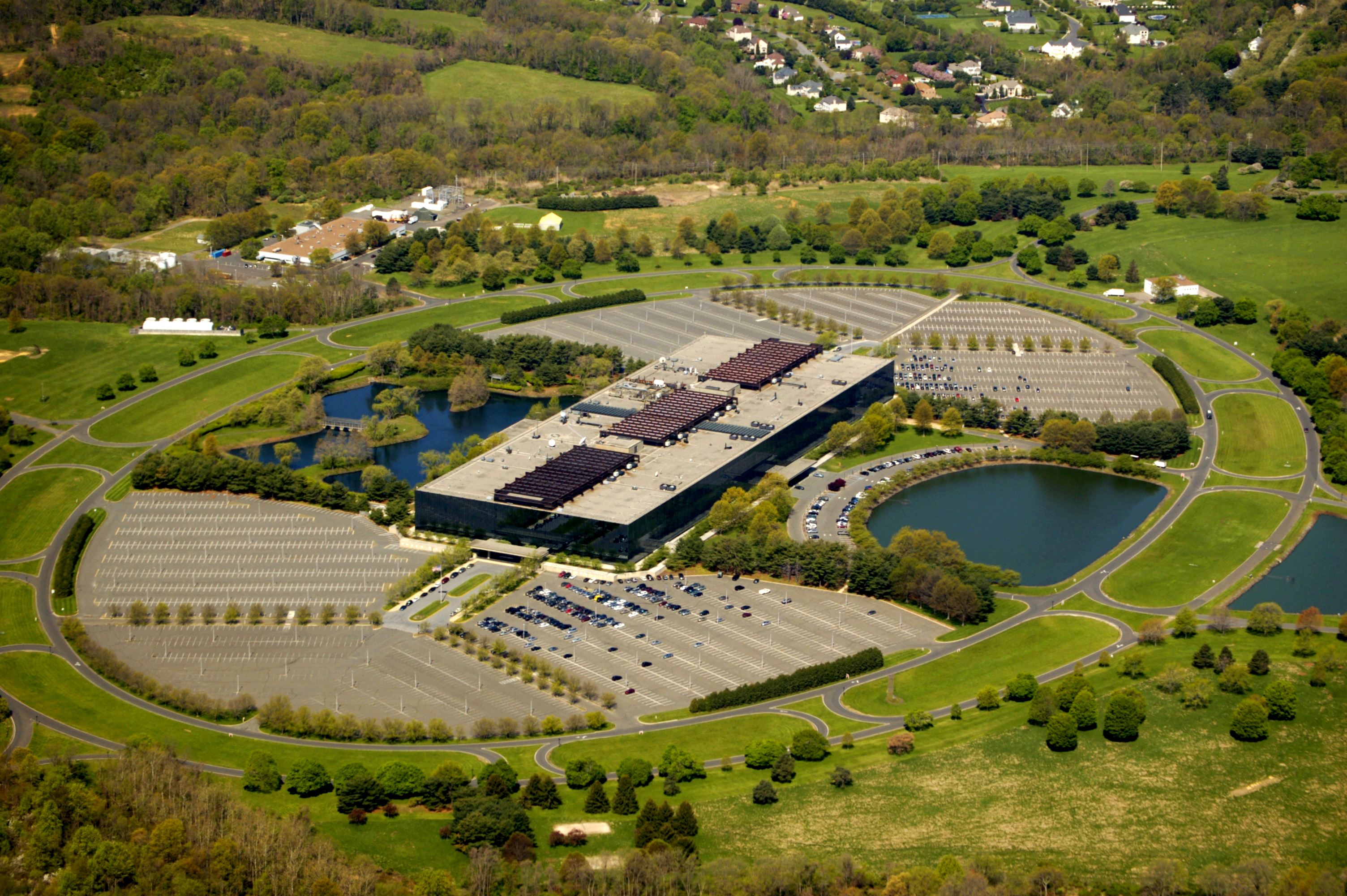 Aerial view of Bell Labs Holmdel Complex. The Bell Labs building in Holmdel is an architectural heirloom, designed by renowned architect Eero Saarinen, with a proud and distinguished history.  For 44 years it was the home of an advanced research lab owned successively by Bell Telephone, AT&amp;T, Lucent, and Alcatel.