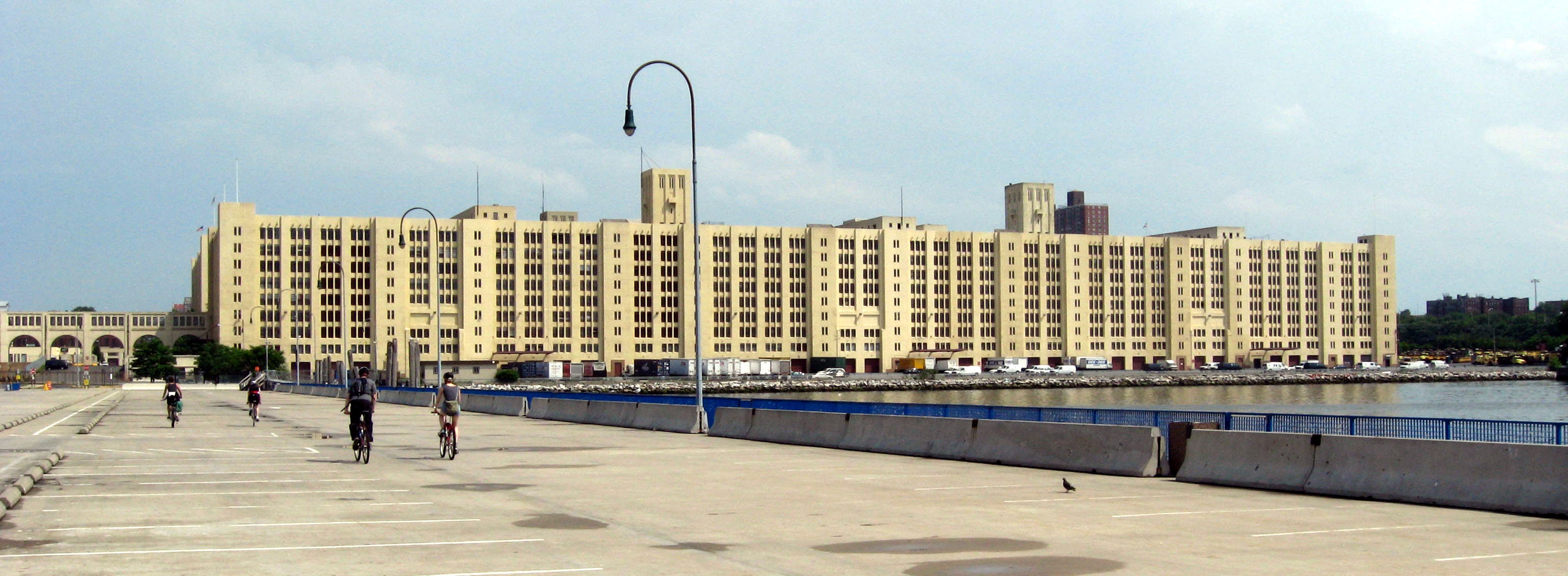 Looking south from 58th Street Pier of en:Bay Ridge, Brooklyn at en:Brooklyn Army Terminal on a clearing afternoon of June 15, 2008.  See also File:Brooklyn Army Terminal Atrium Building B2.jpg.
