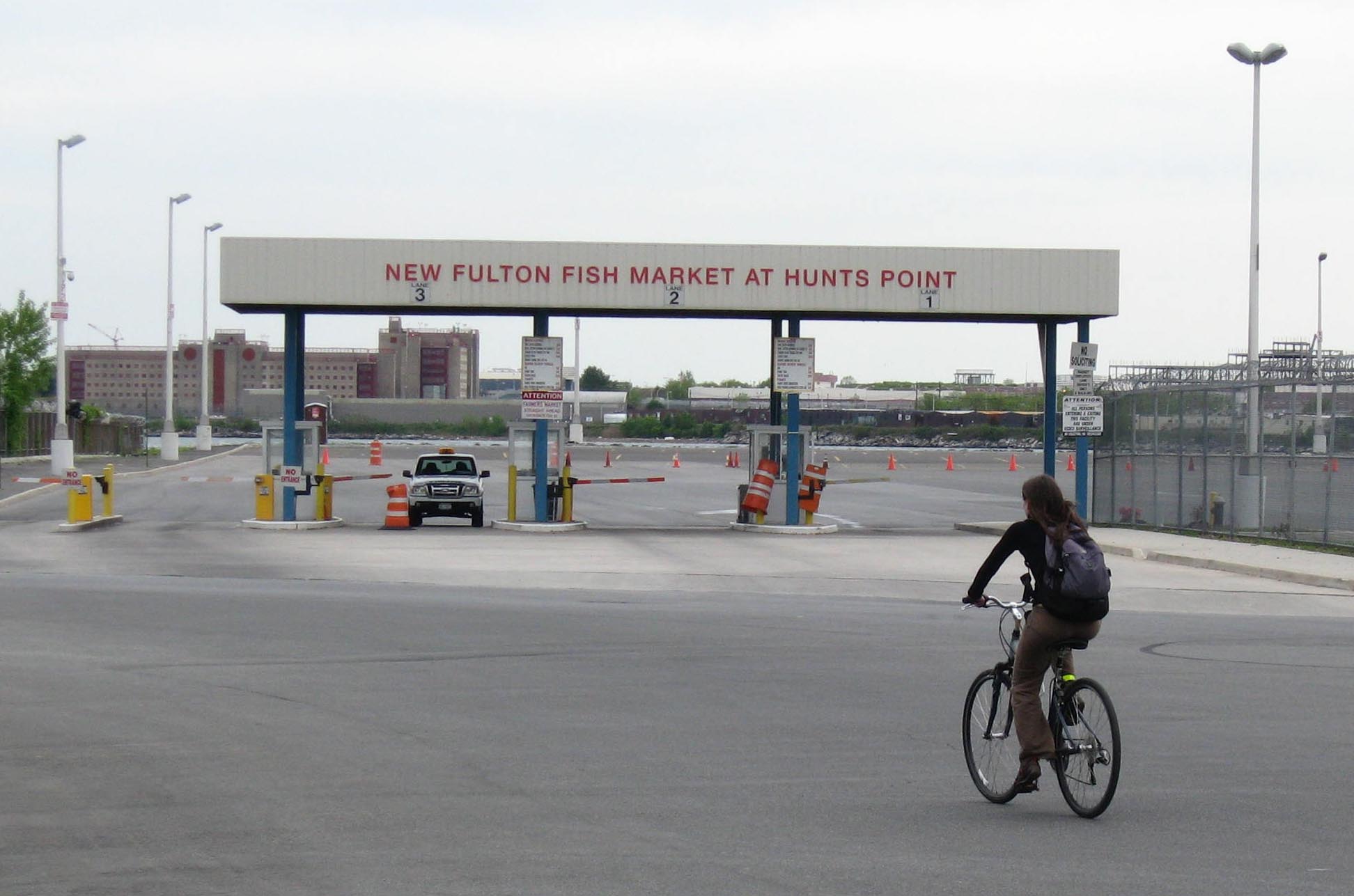 Looking south at en:Fulton Fish Market at Hunts Point on a cloudy May afternoon.